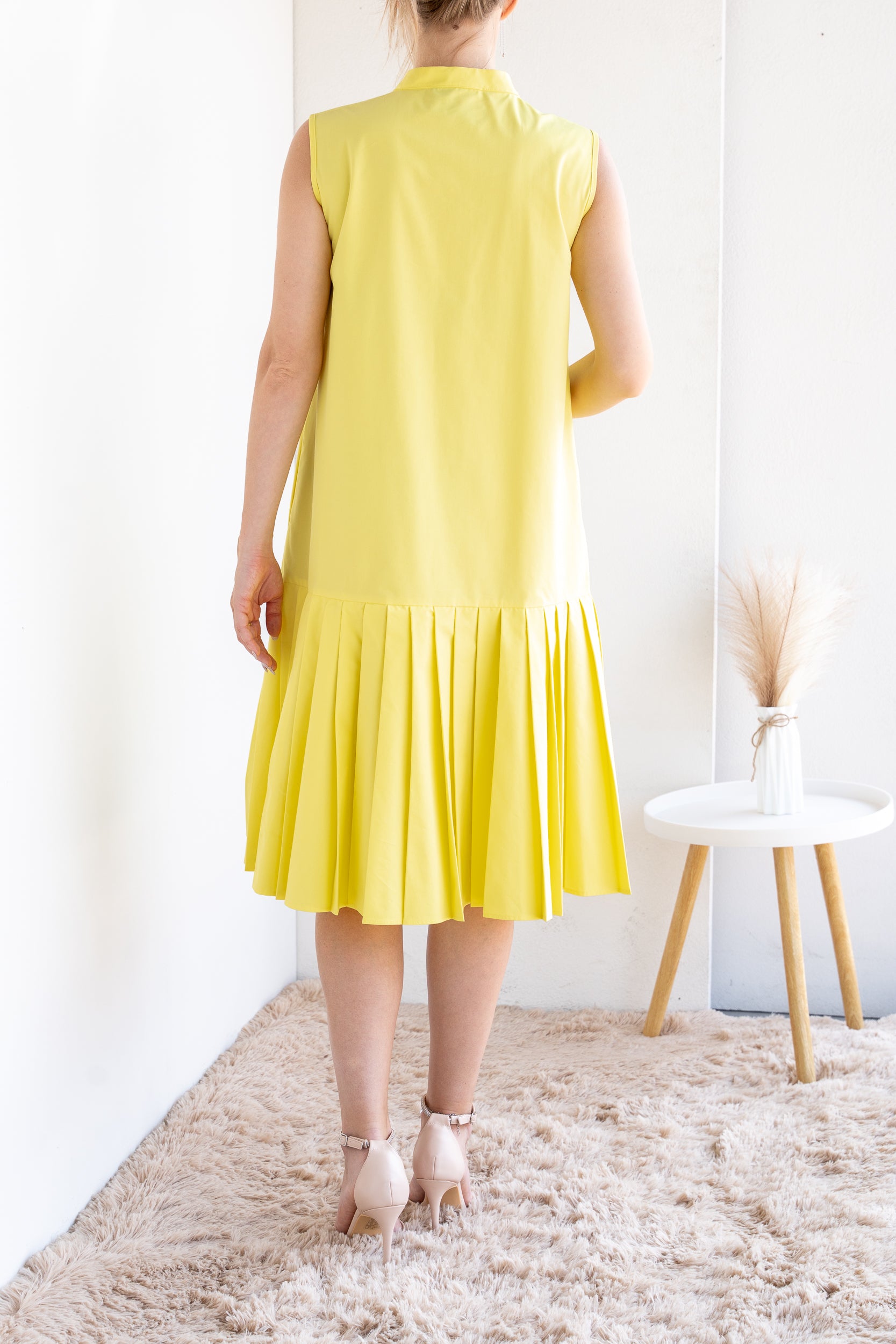 Midi dress with embroidered pocket
