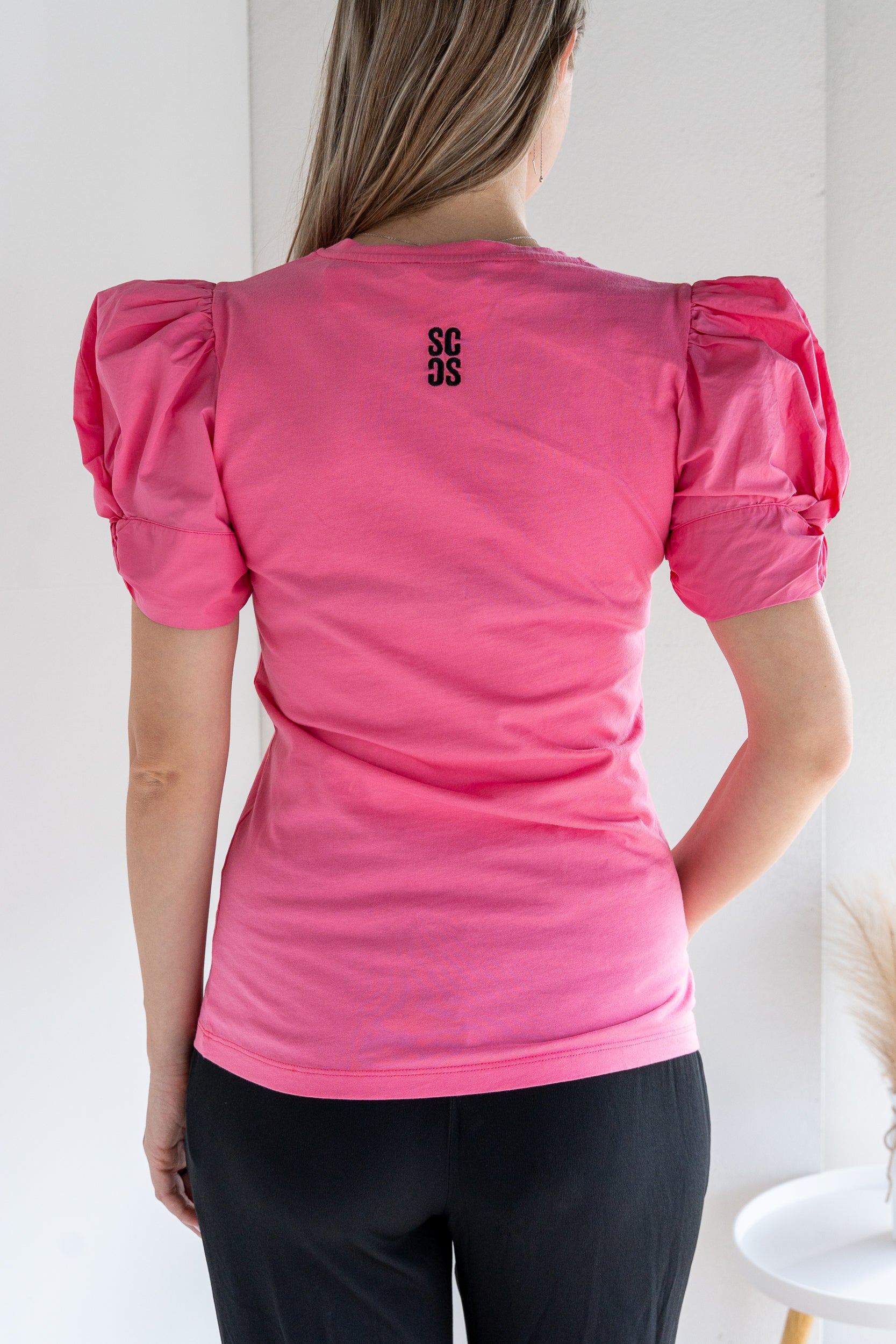 T-shirt with puff sleeves