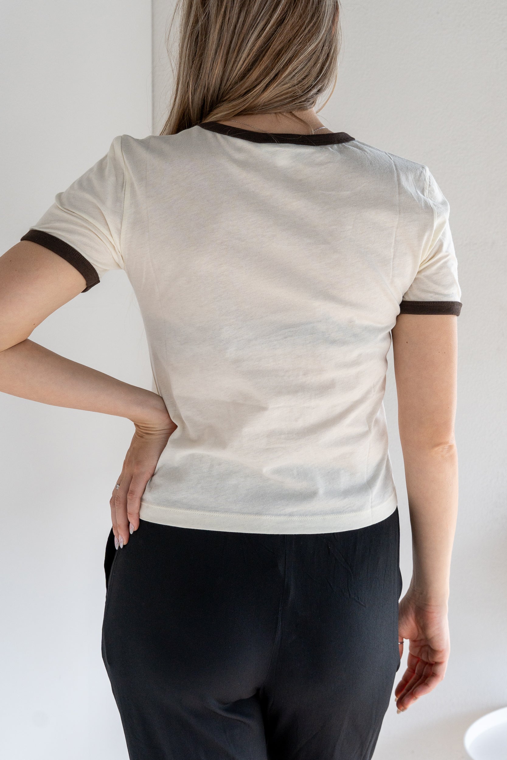 T-shirt con bordi a contrasto