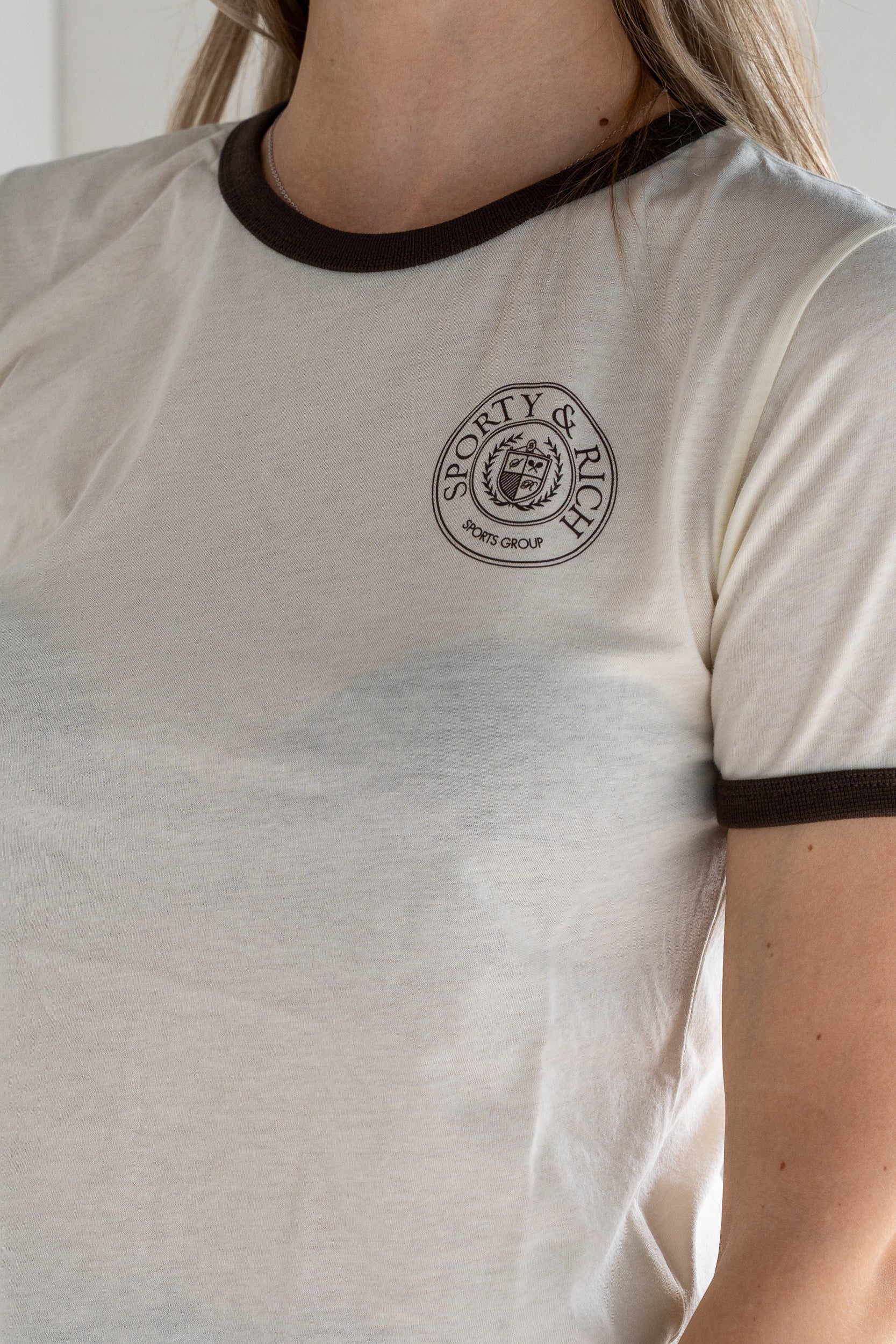 T-shirt con bordi a contrasto