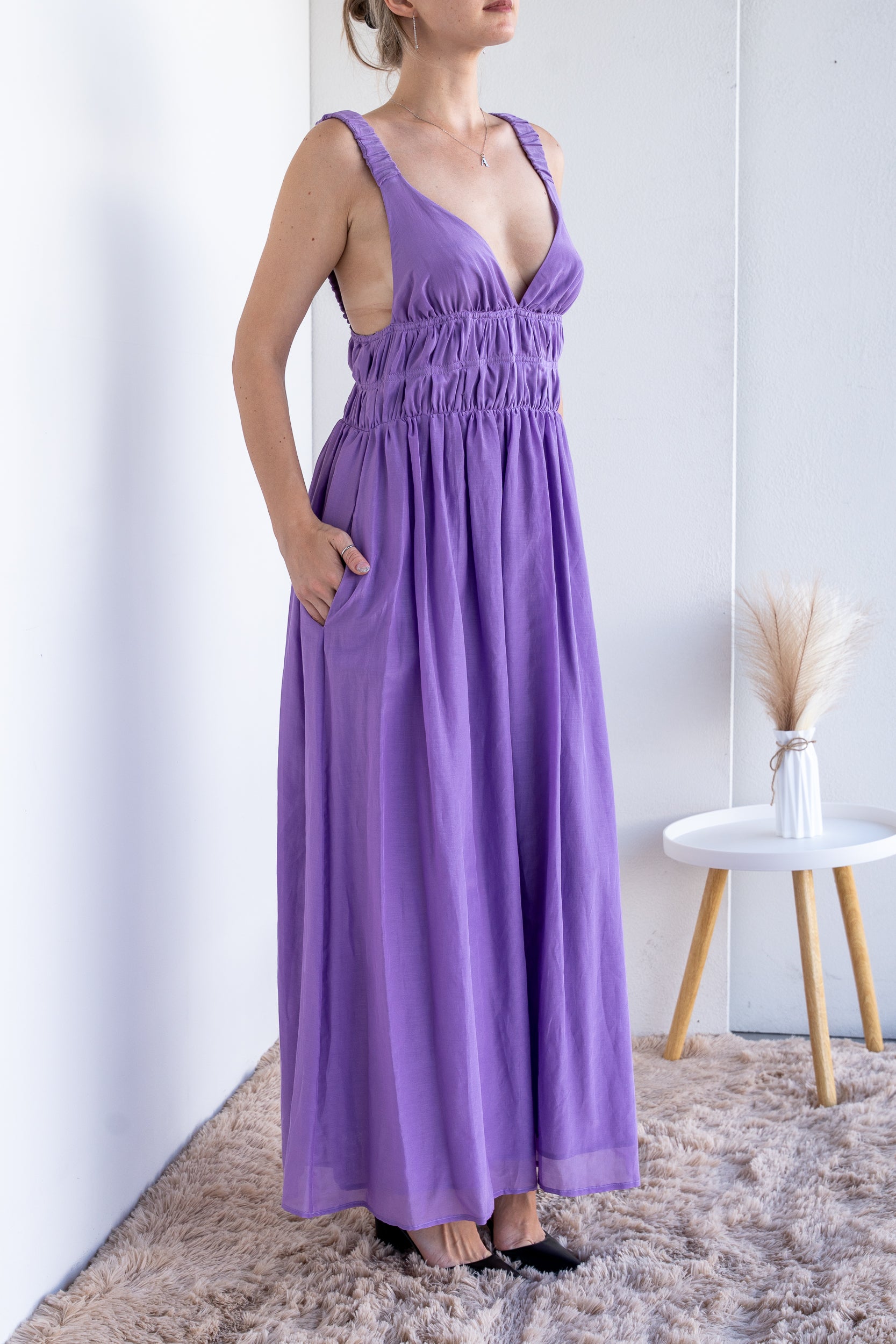 Dress with bows on the back