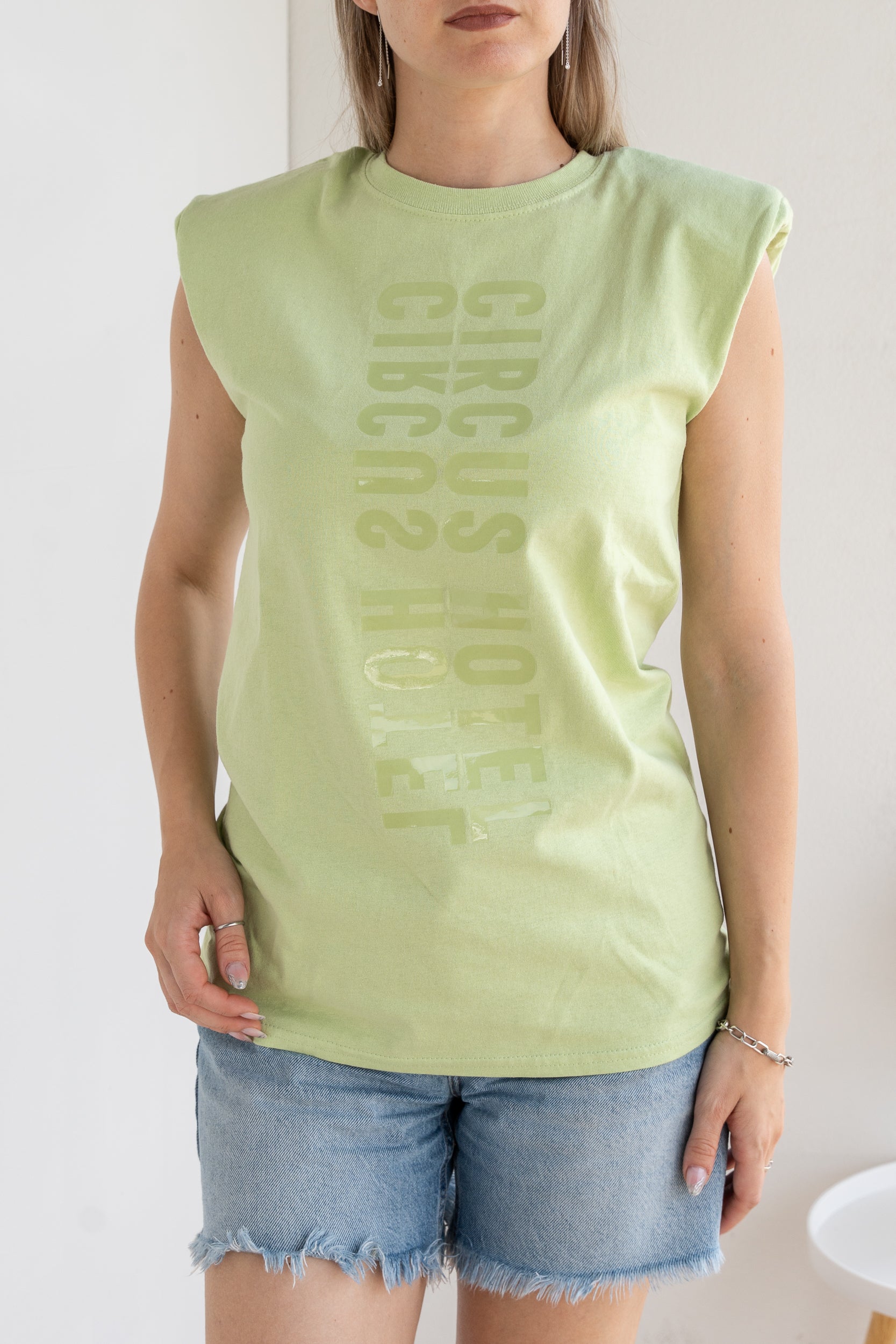T-shirt con spalline