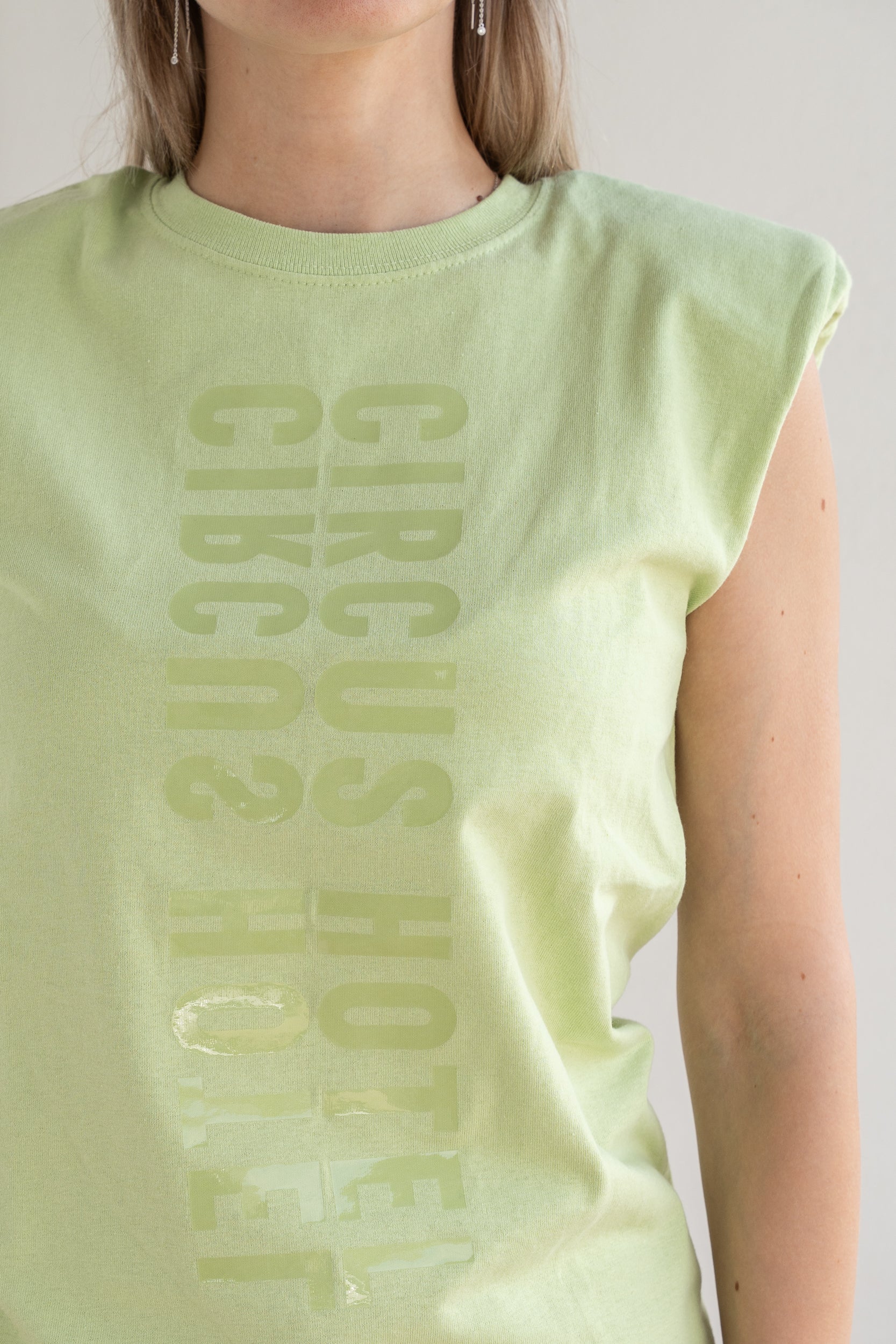 T-shirt con spalline