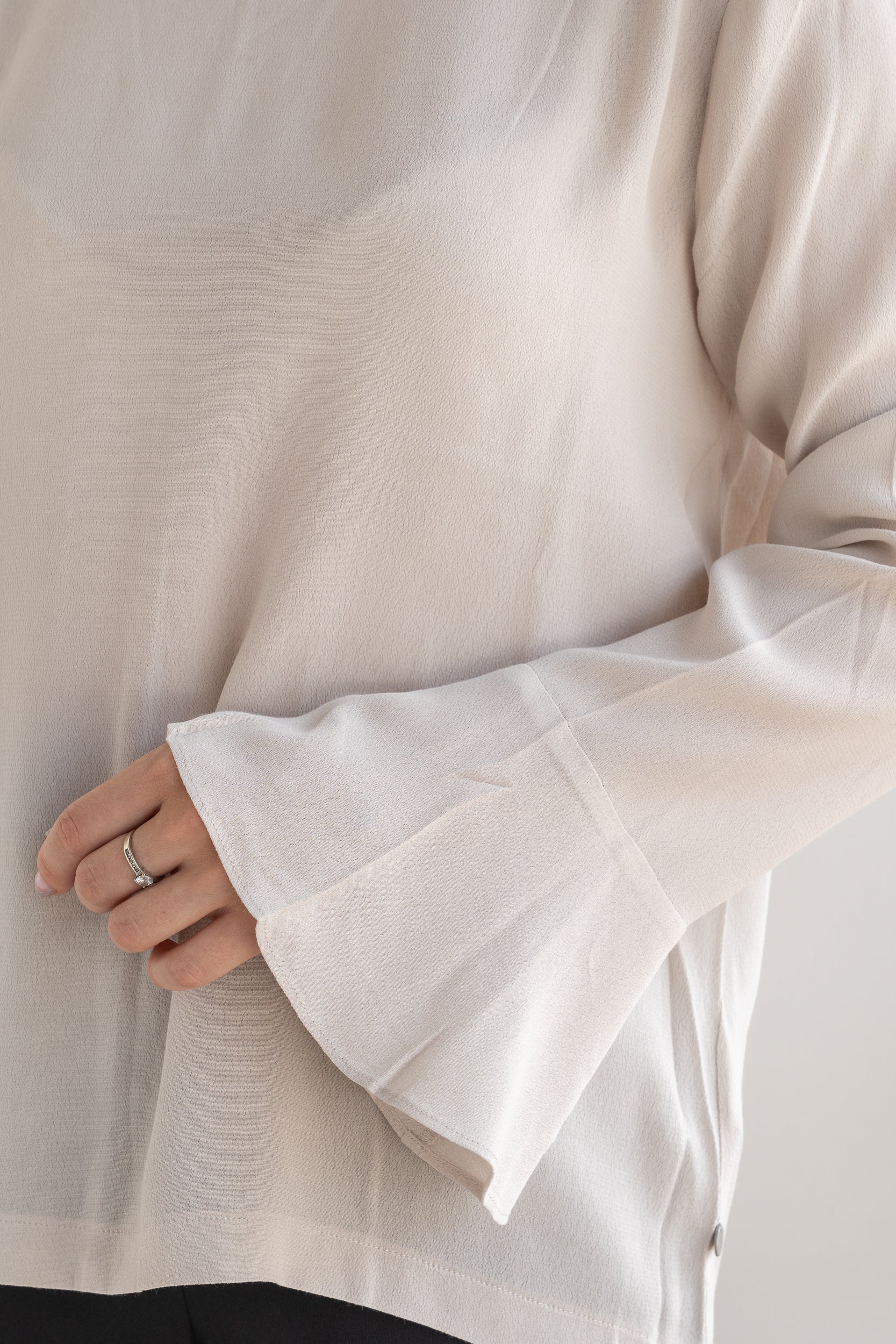 Blusa con polsino ampio