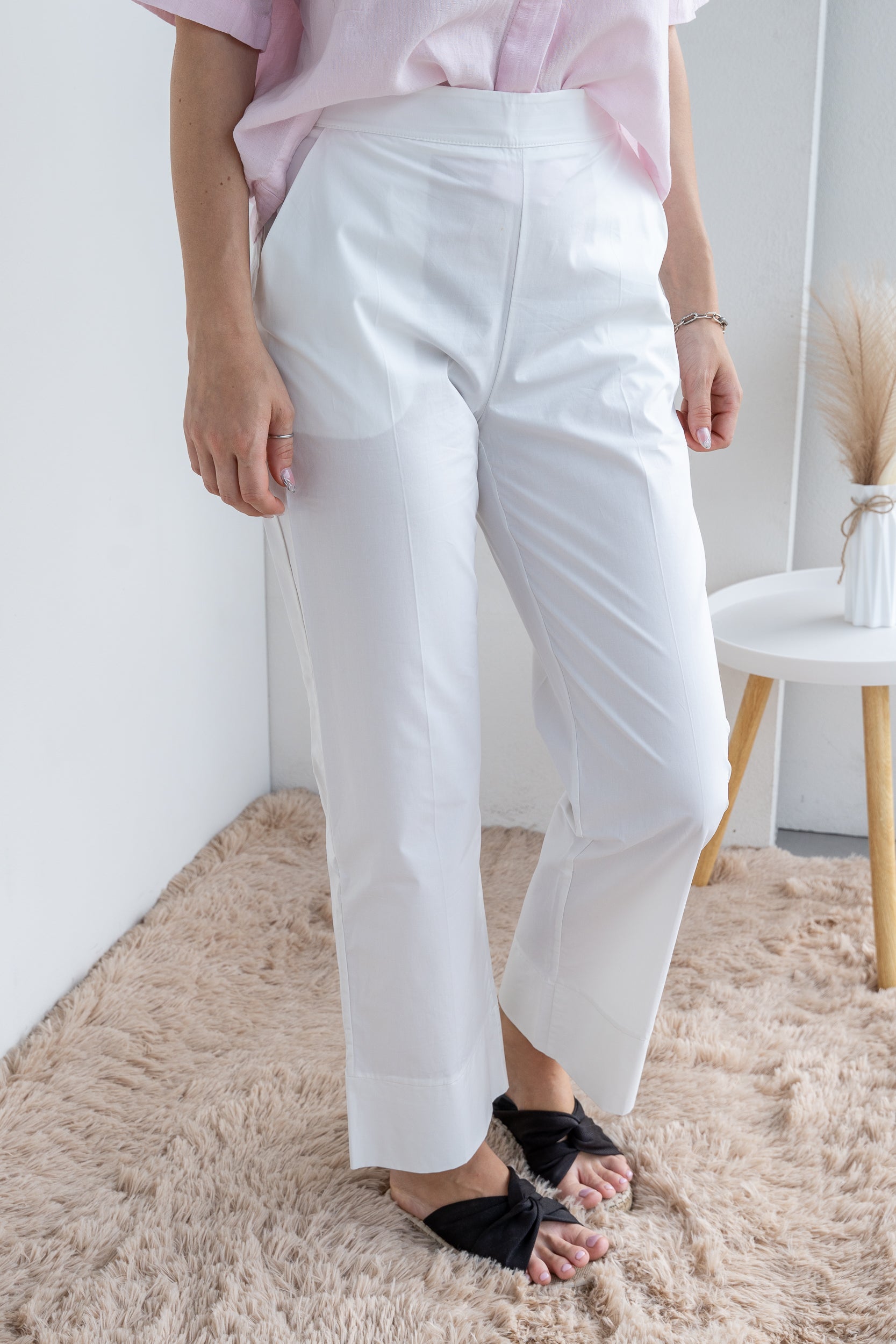 Trousers with side zip