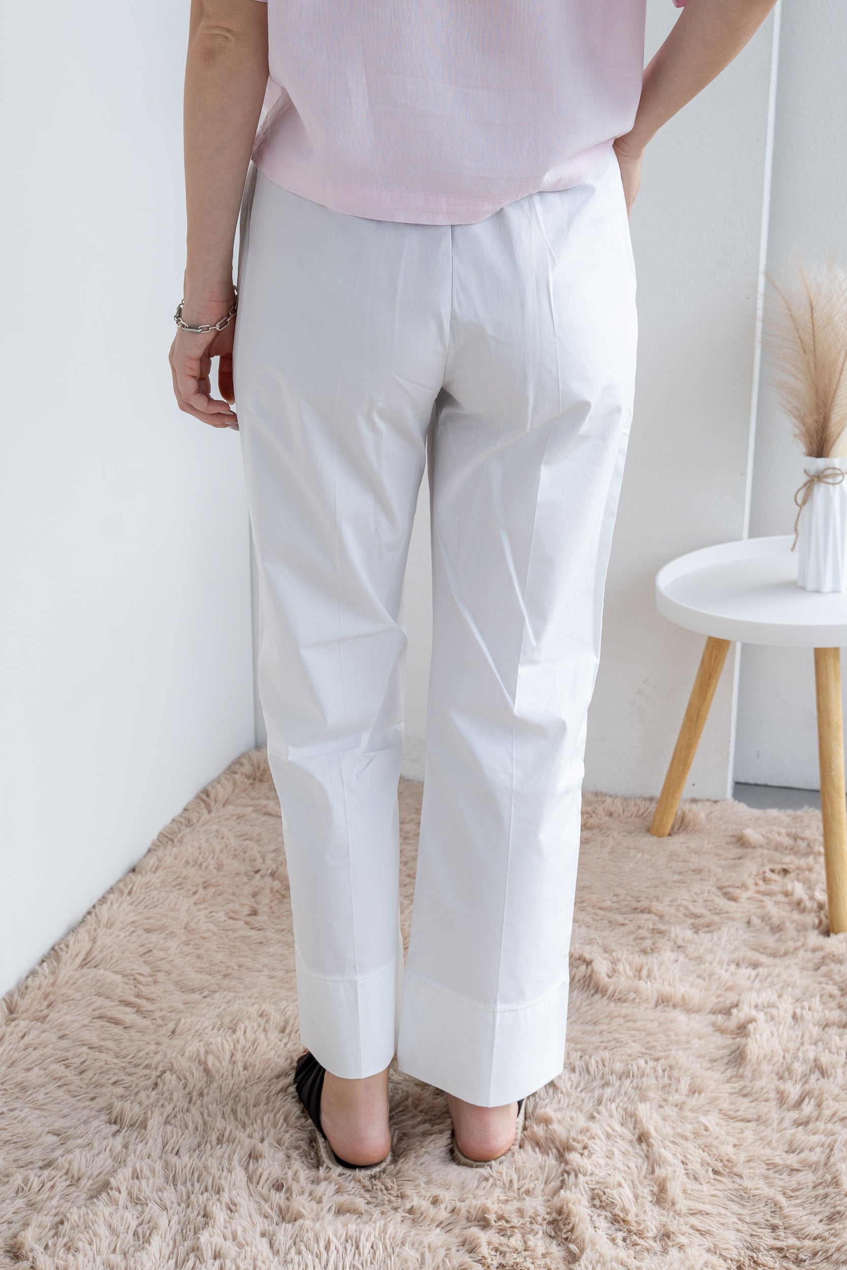 Trousers with side zip