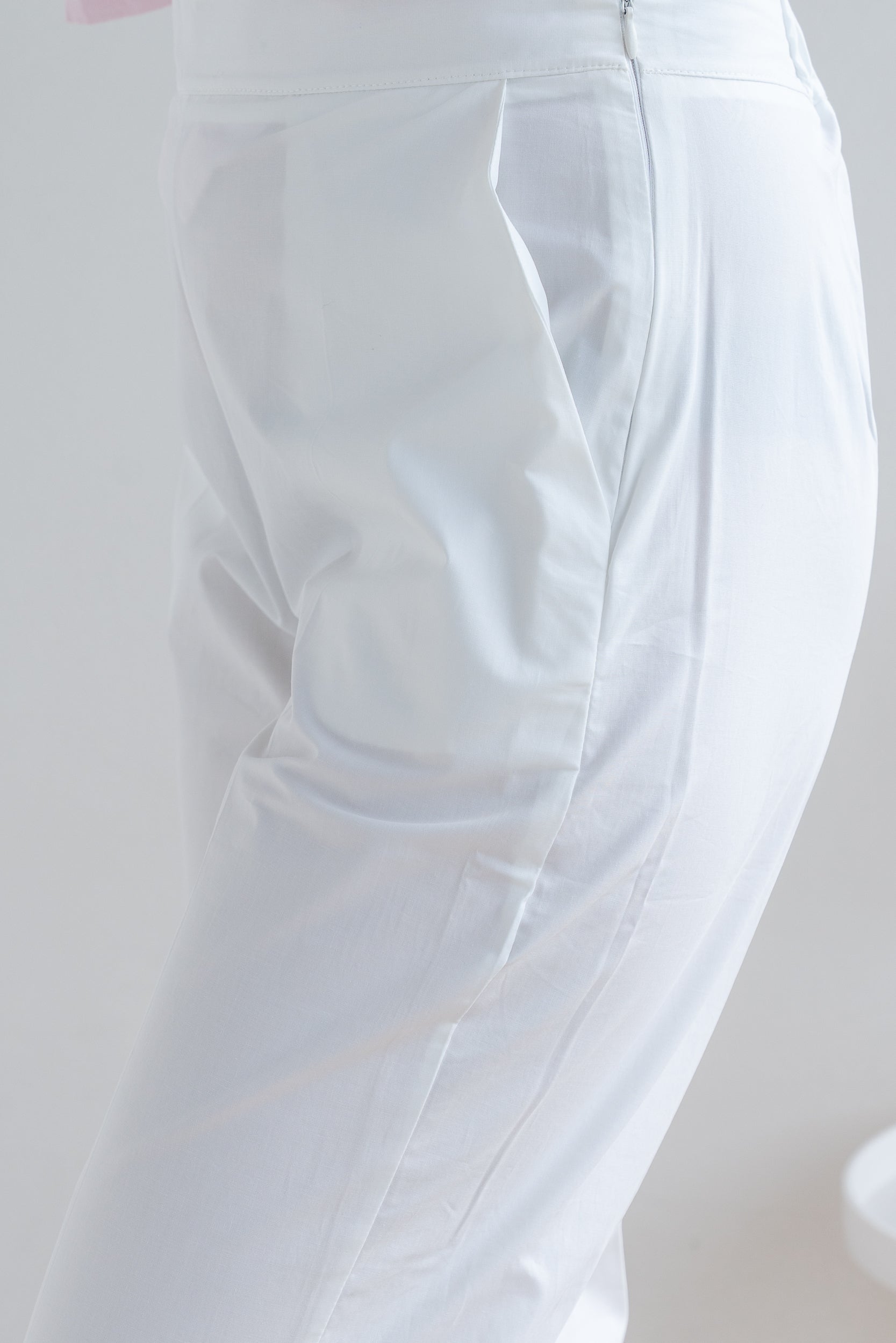 Trousers with side zip