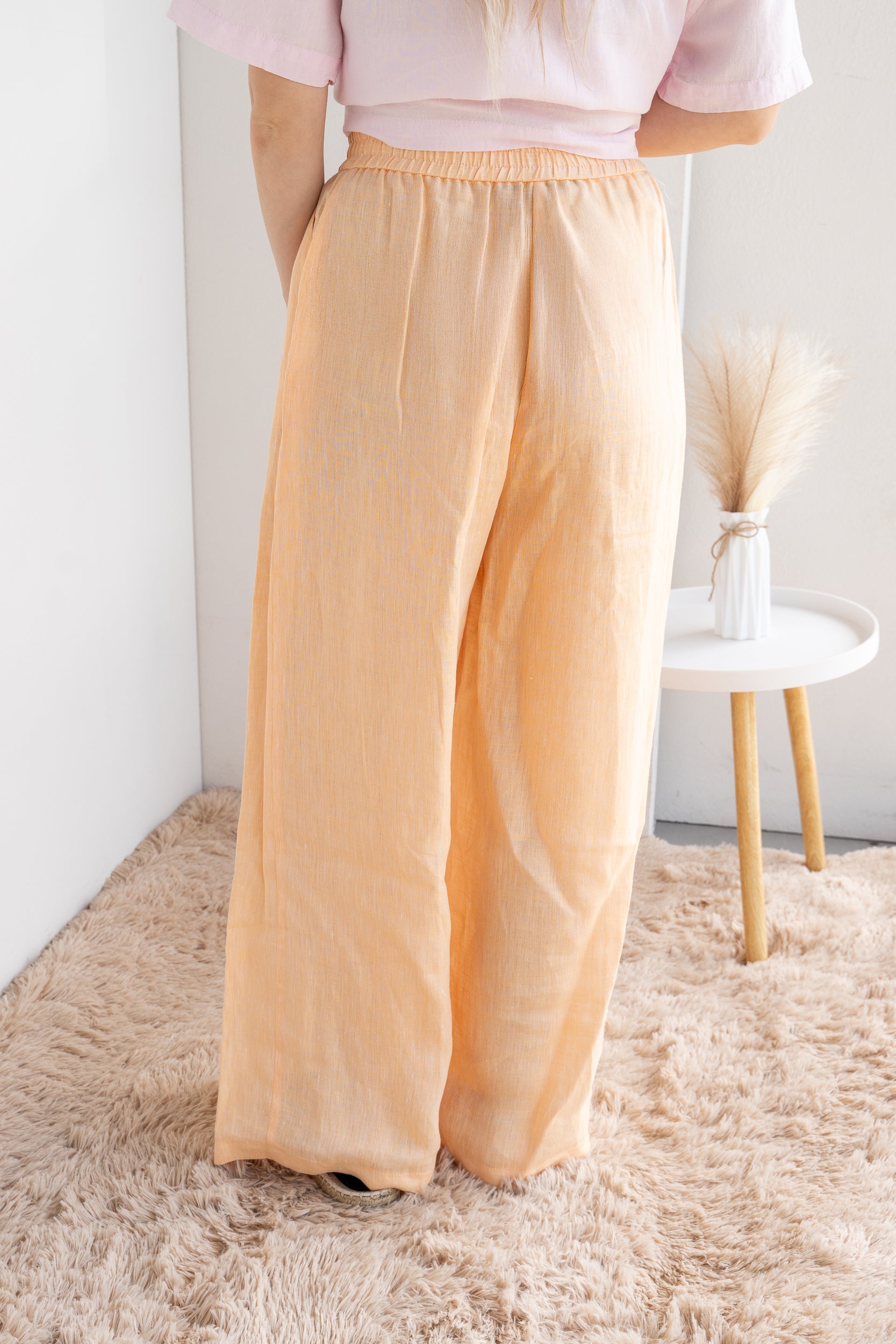 Wide trousers with pleats