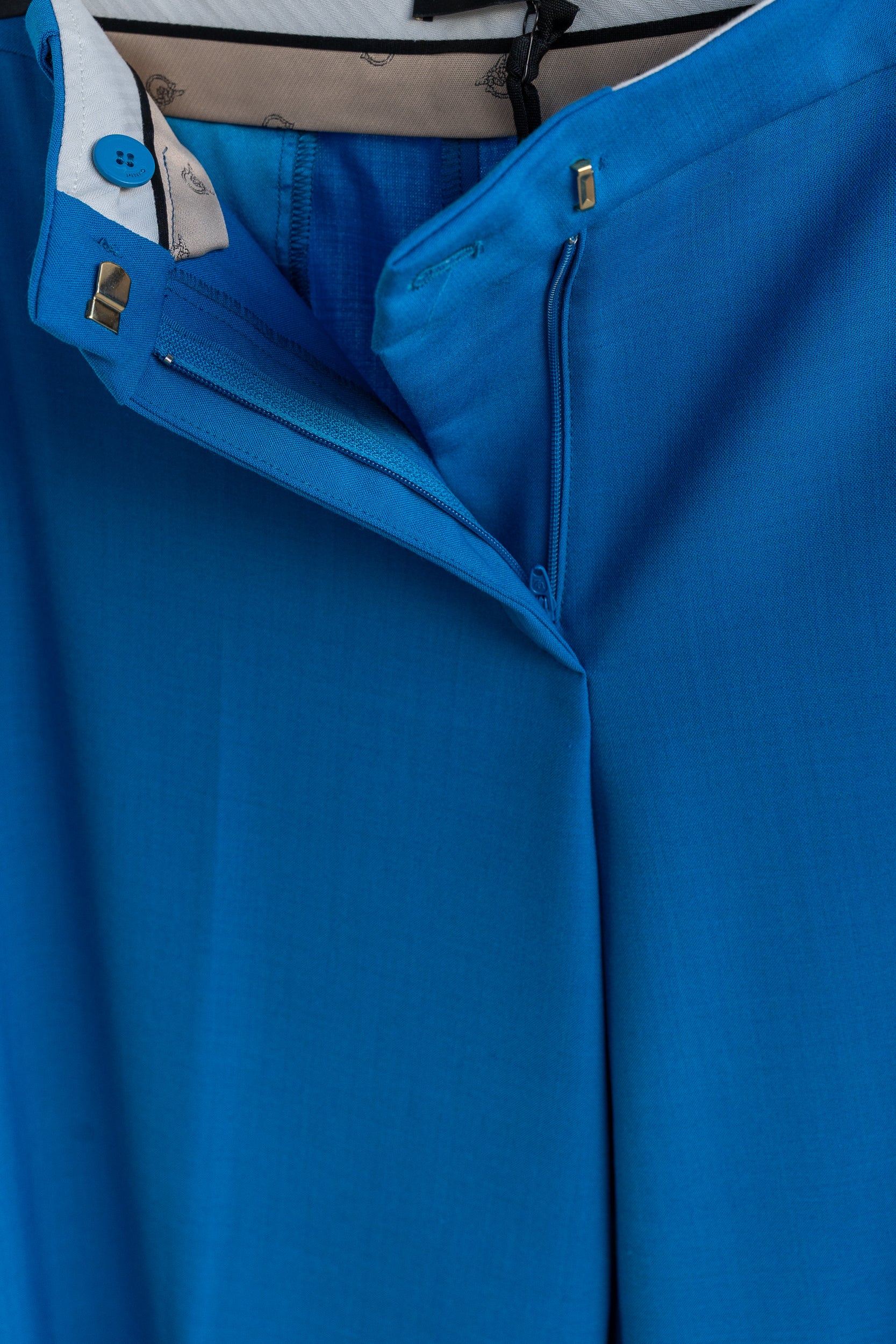 Pantalone ampio con risvolto