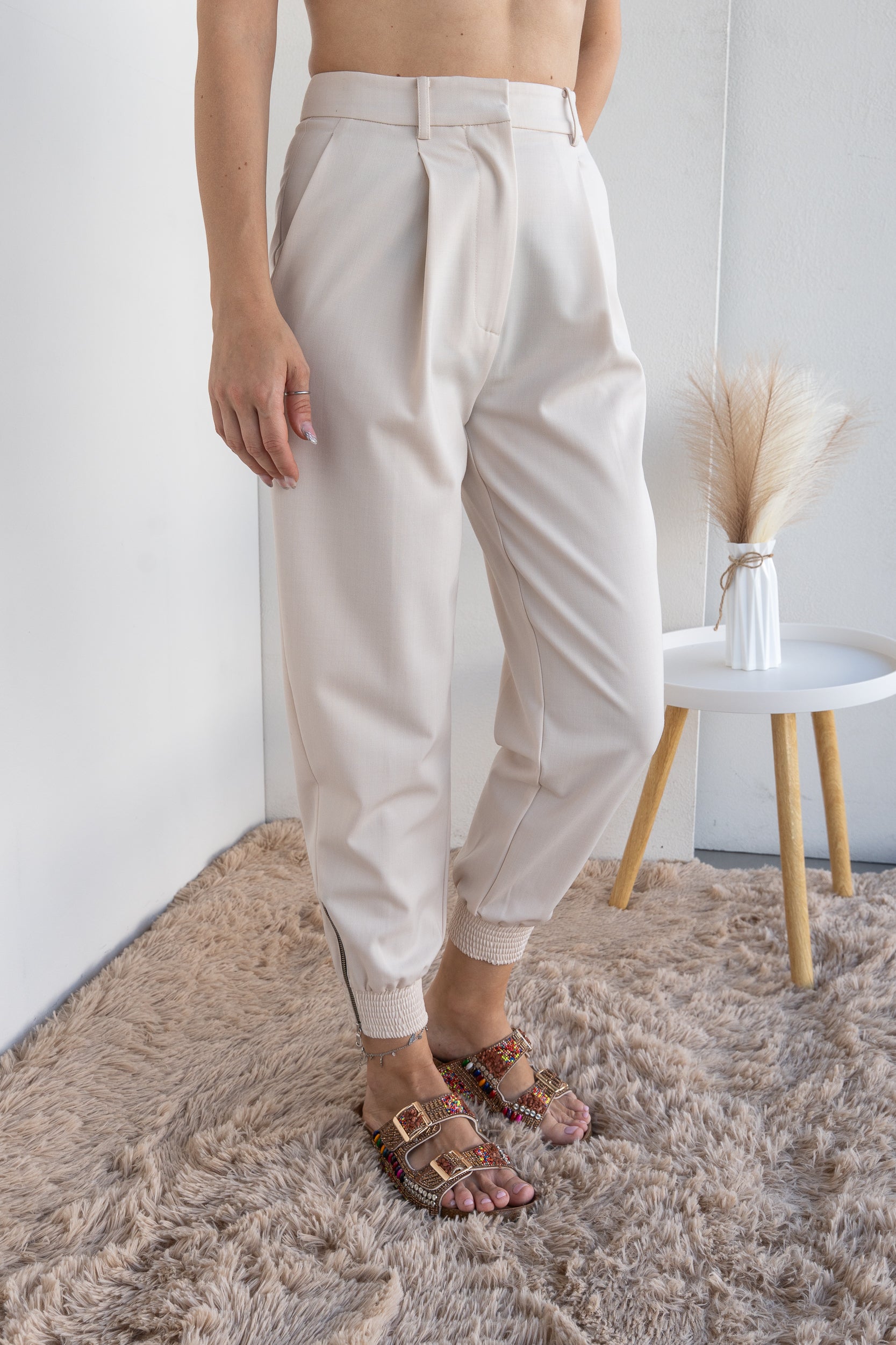 Pantalone con fondo elasticizzato