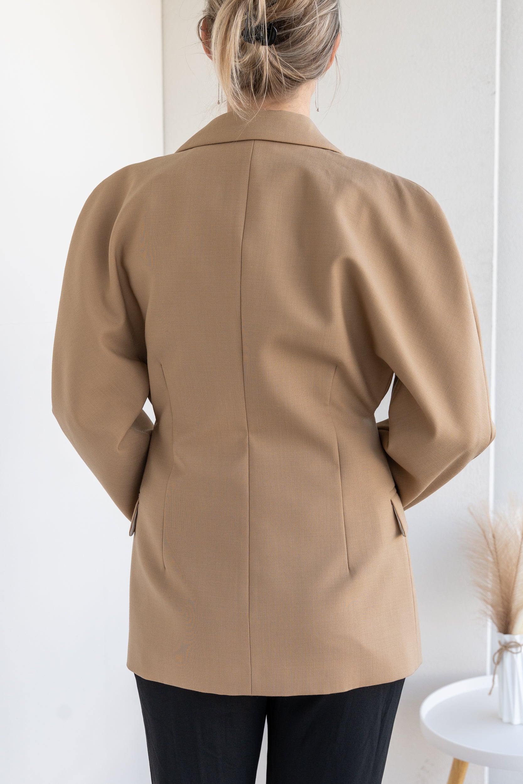 Wide shoulder jacket