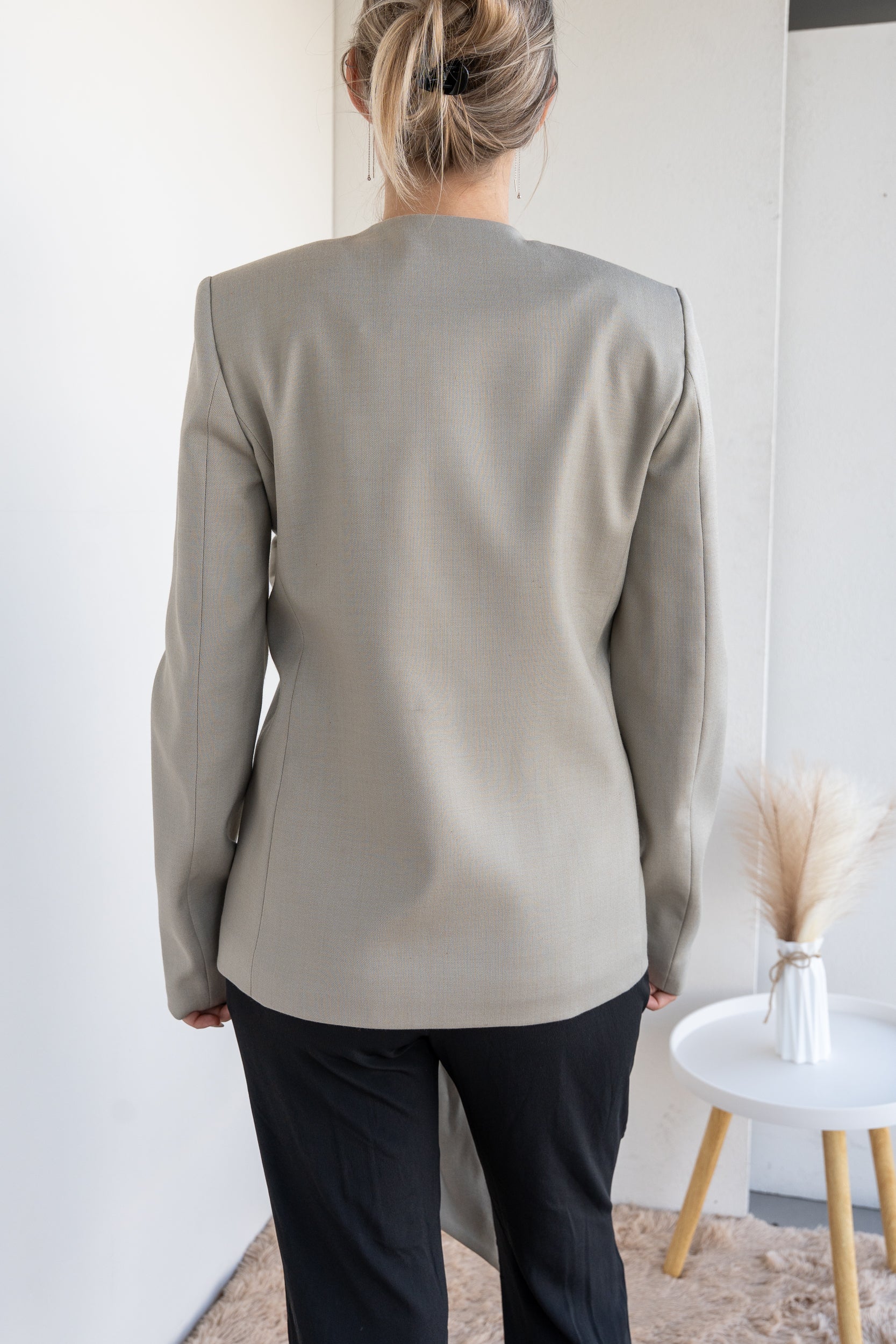 Jacket with bow