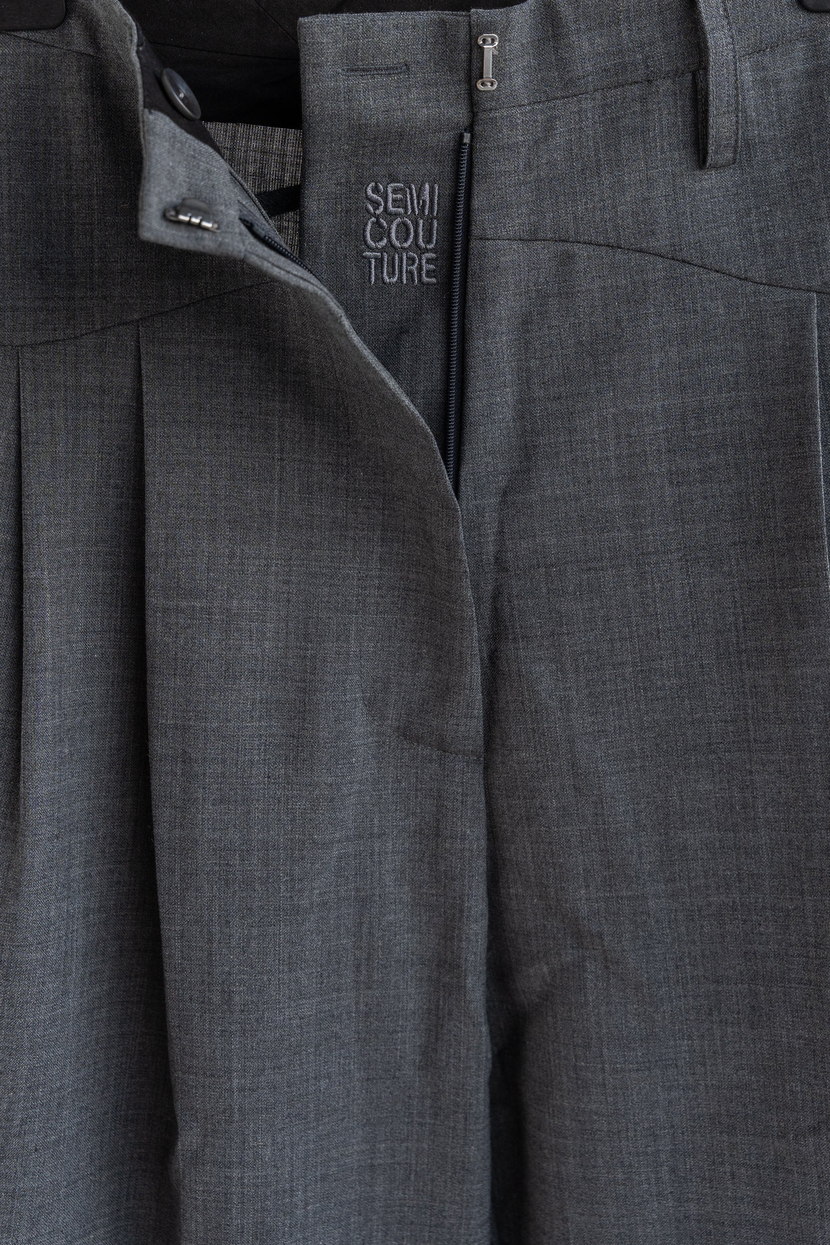 Trousers with pleats