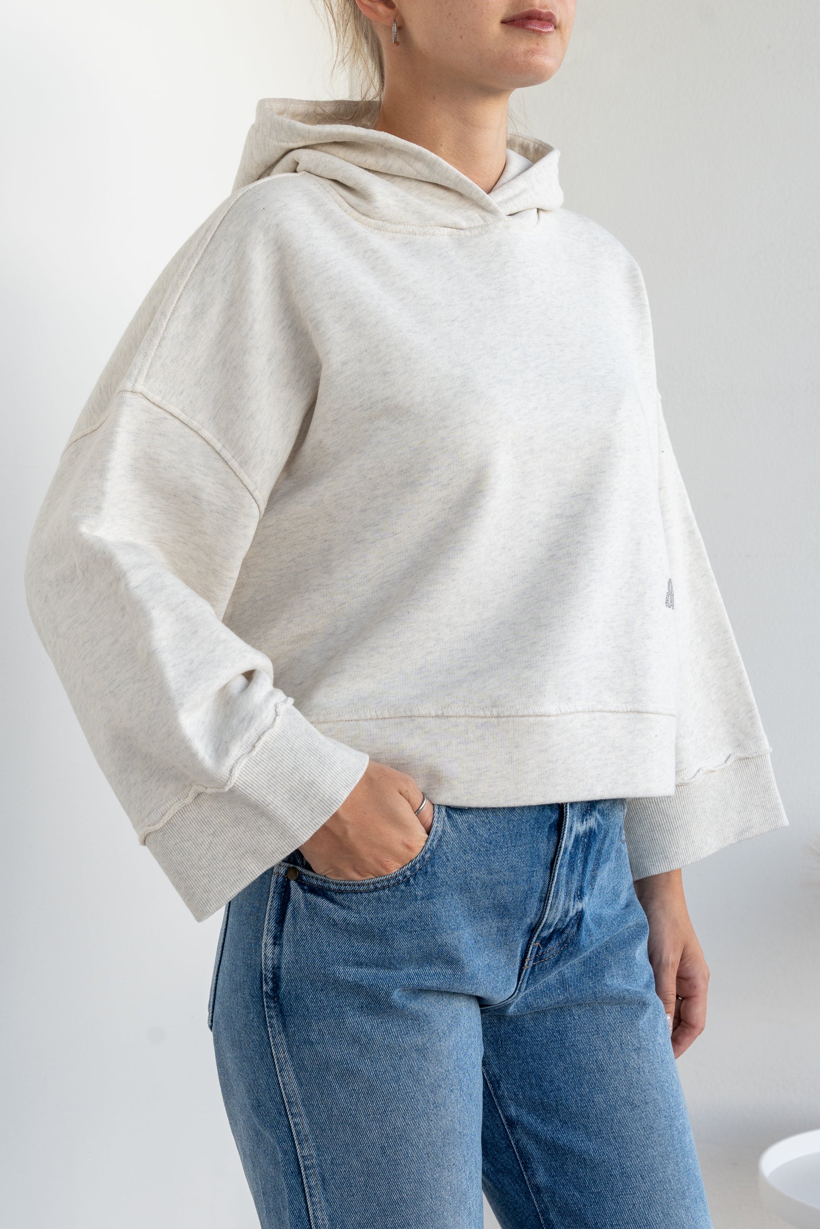 Wide-sleeved sweatshirt