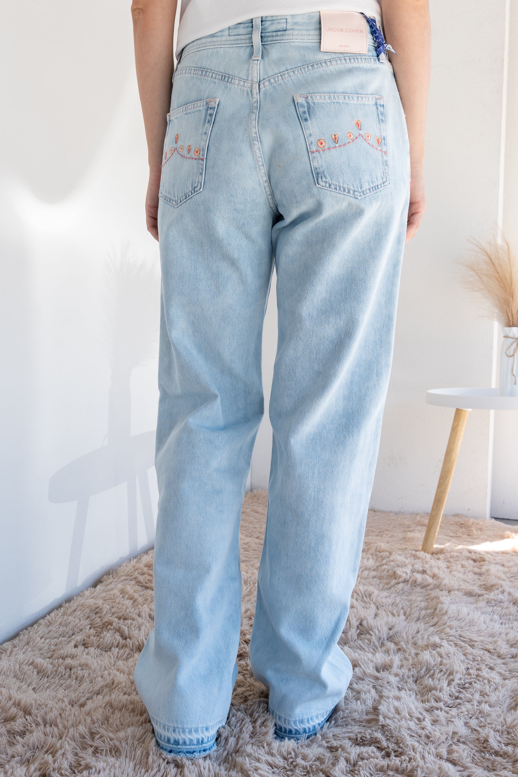 Jeans con ricami