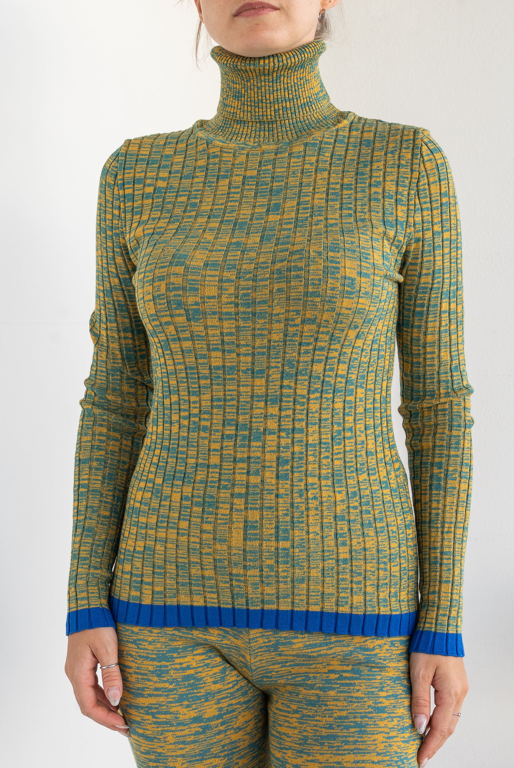 Ribbed turtleneck