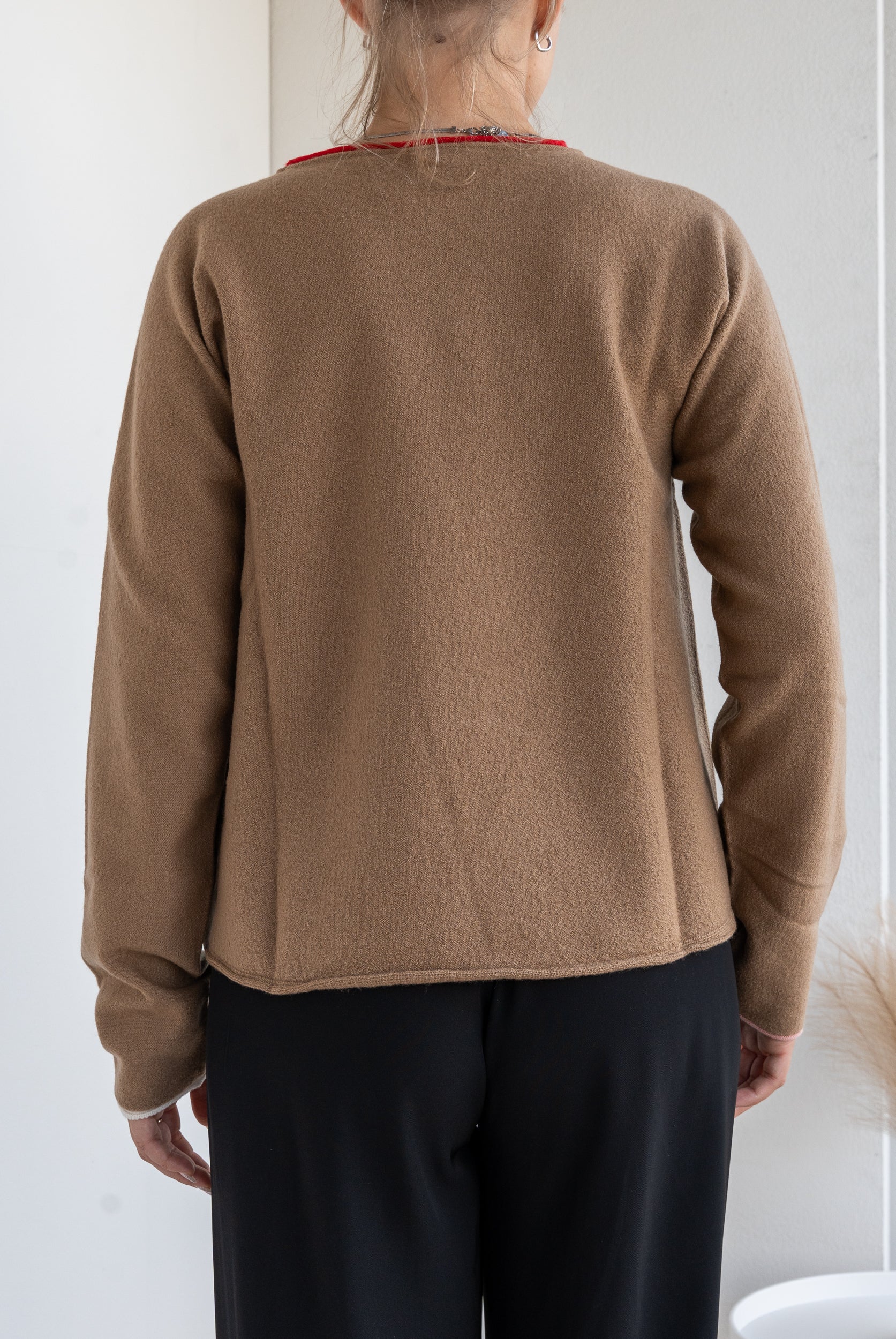 Sweater with contrasting edges