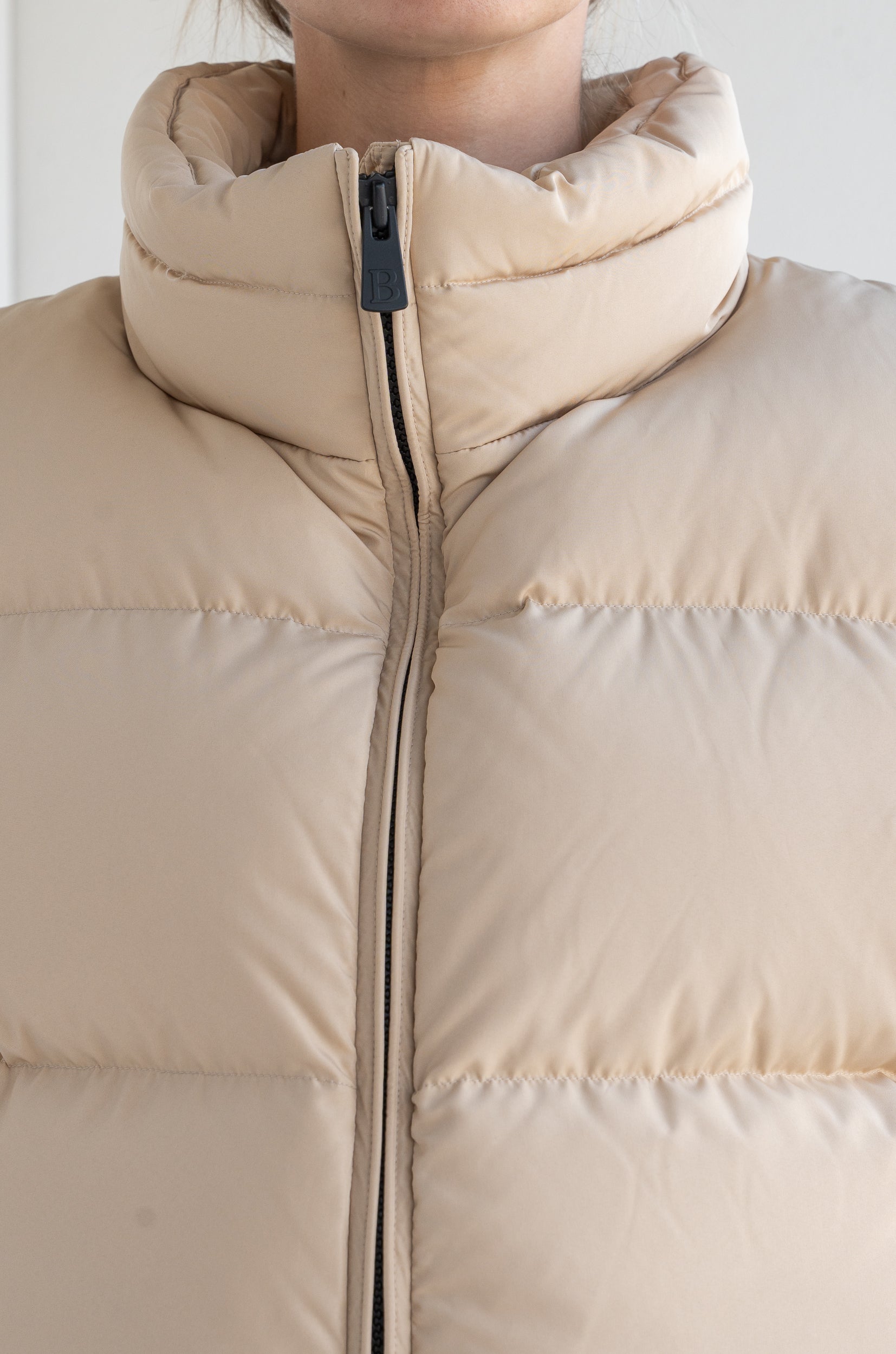 Sleeveless down jacket