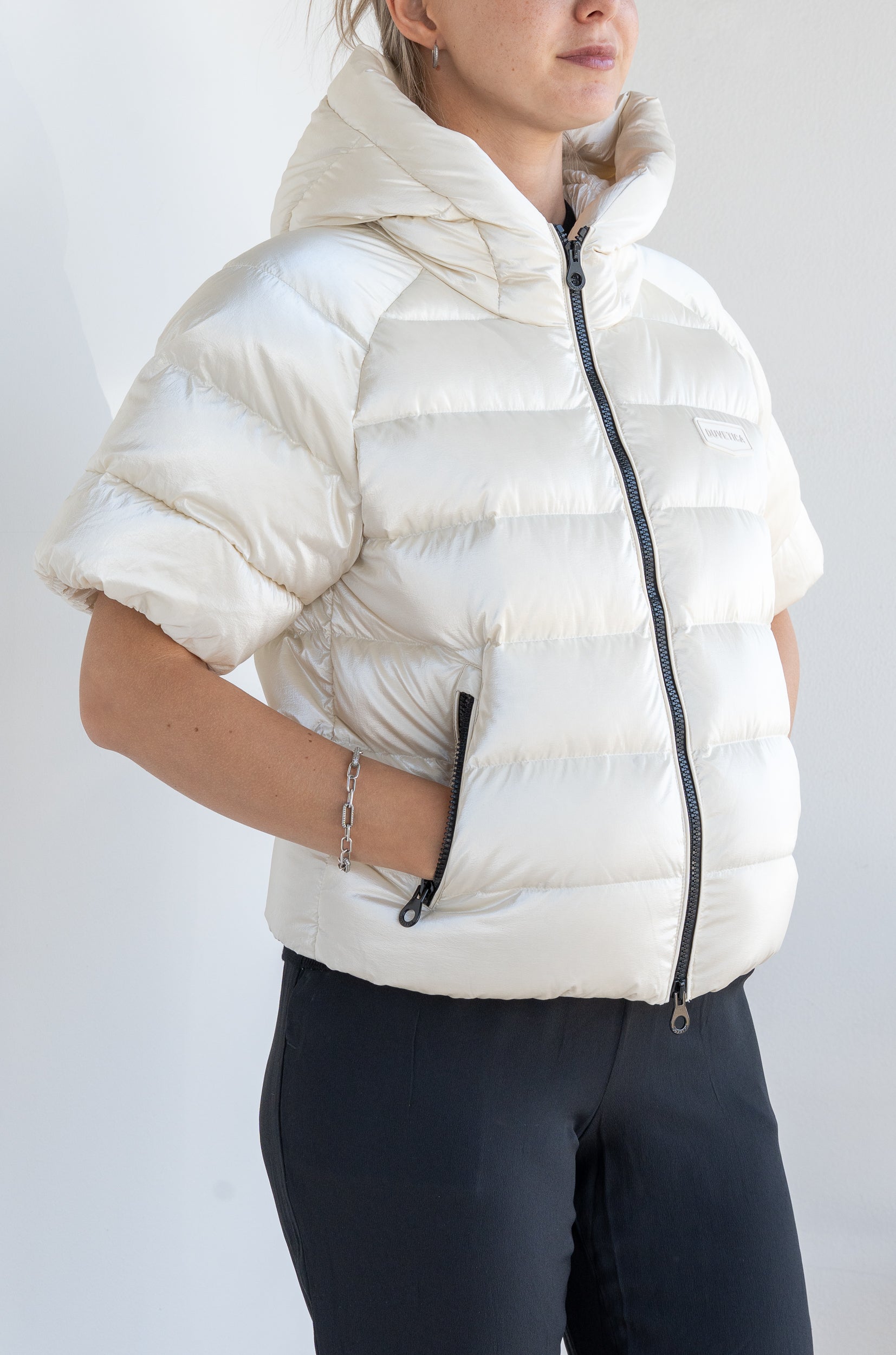 Half-sleeved down jacket
