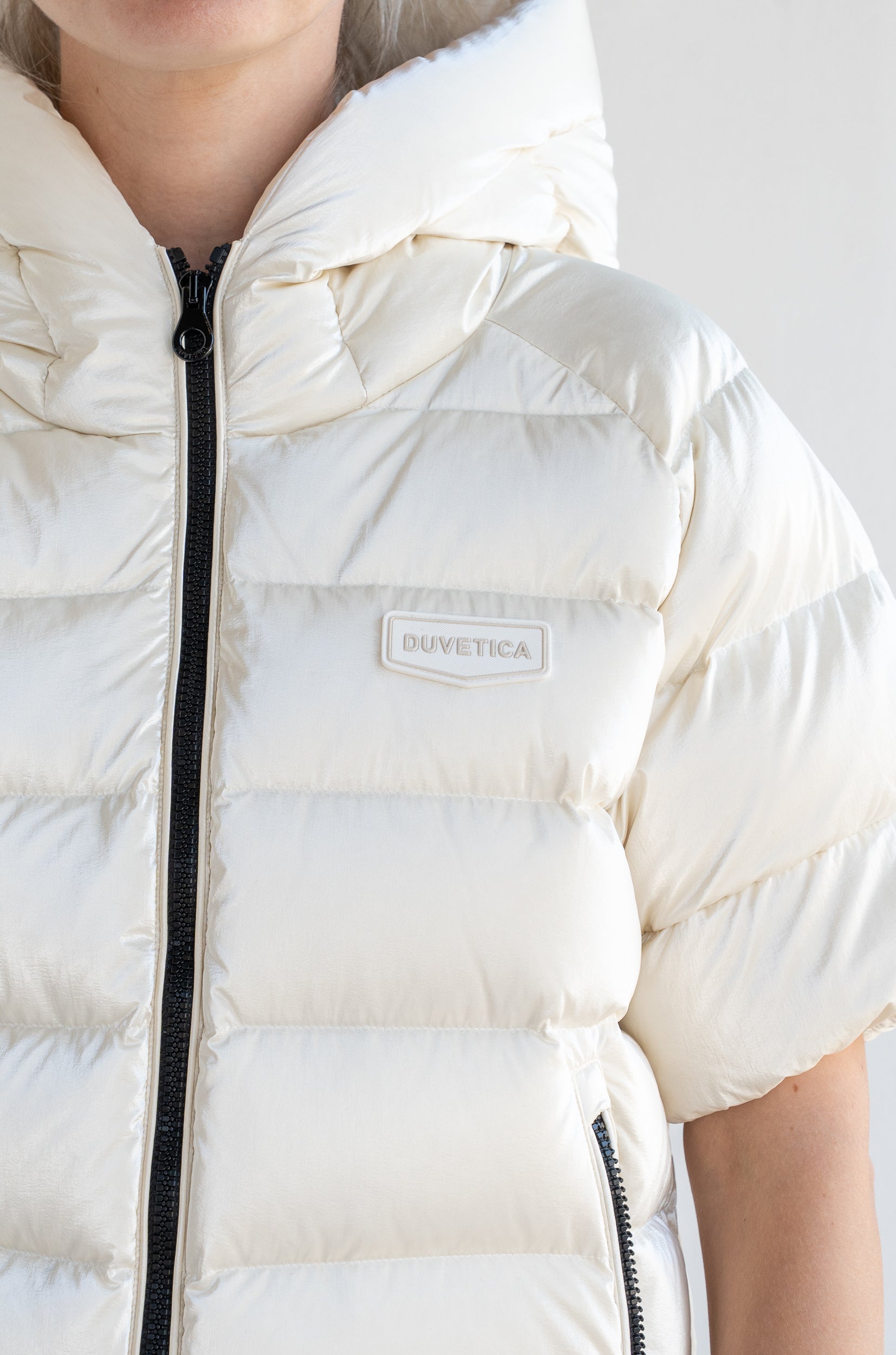 Half-sleeved down jacket
