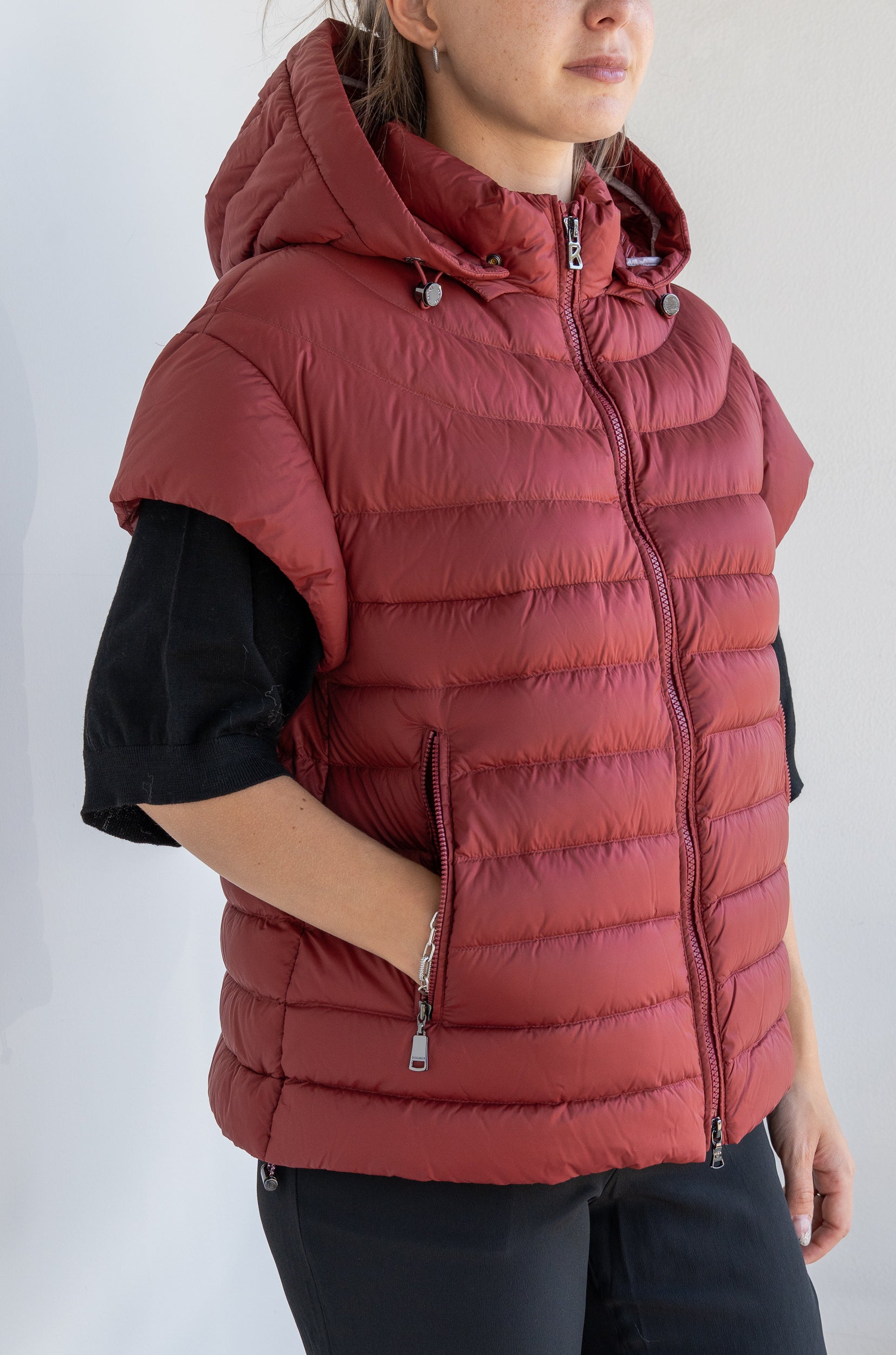 Short-sleeved down jacket