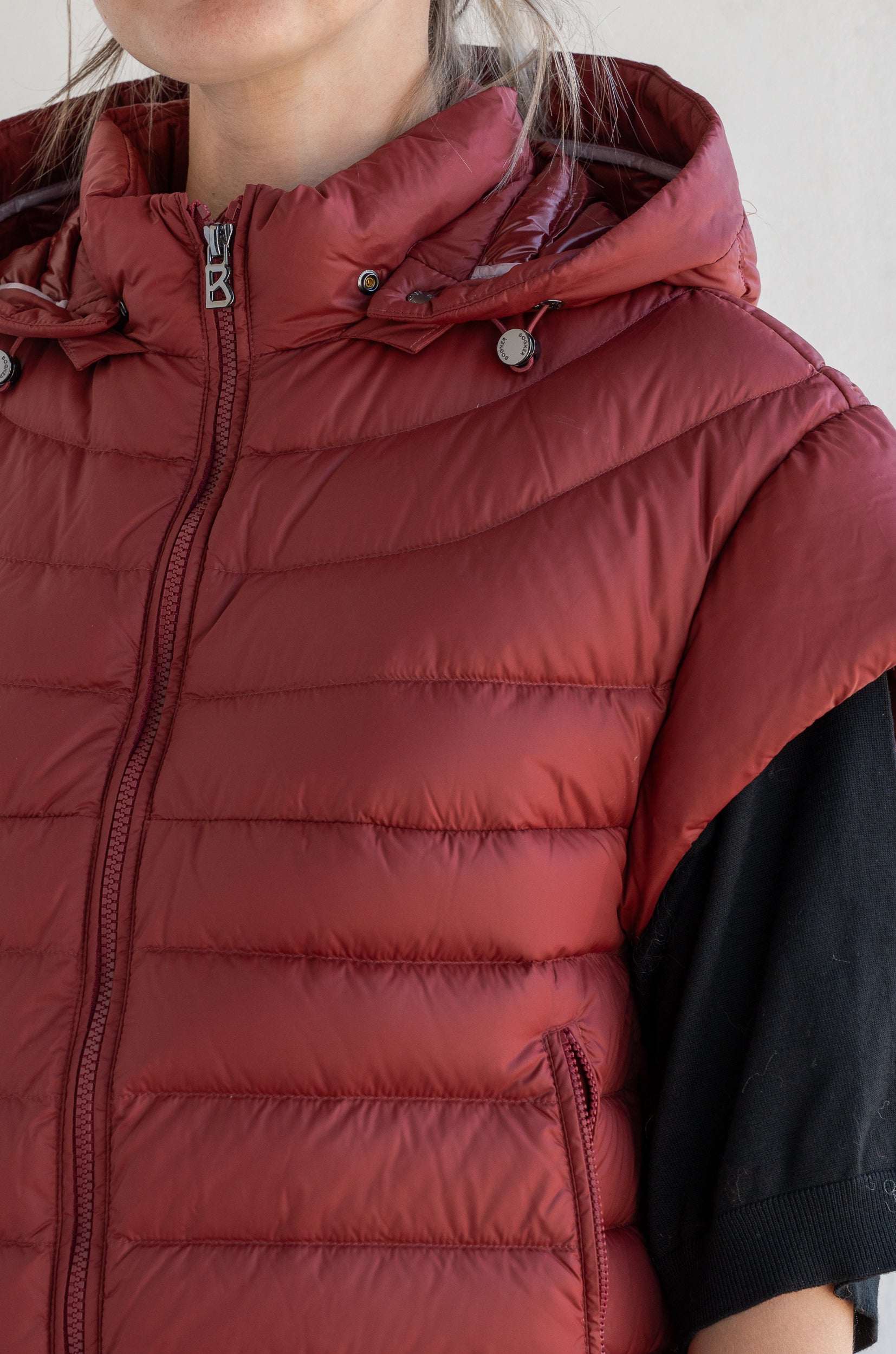 Short-sleeved down jacket