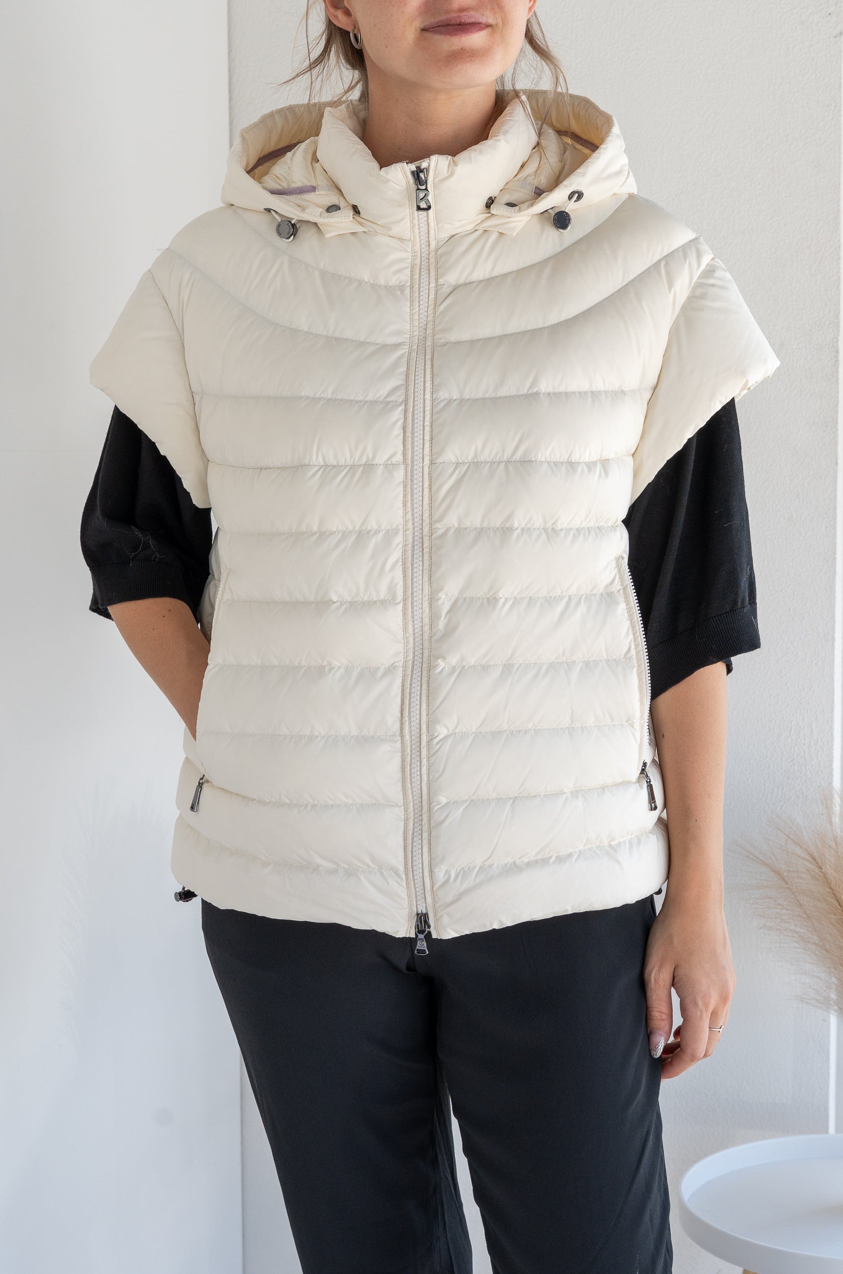 Short-sleeved down jacket
