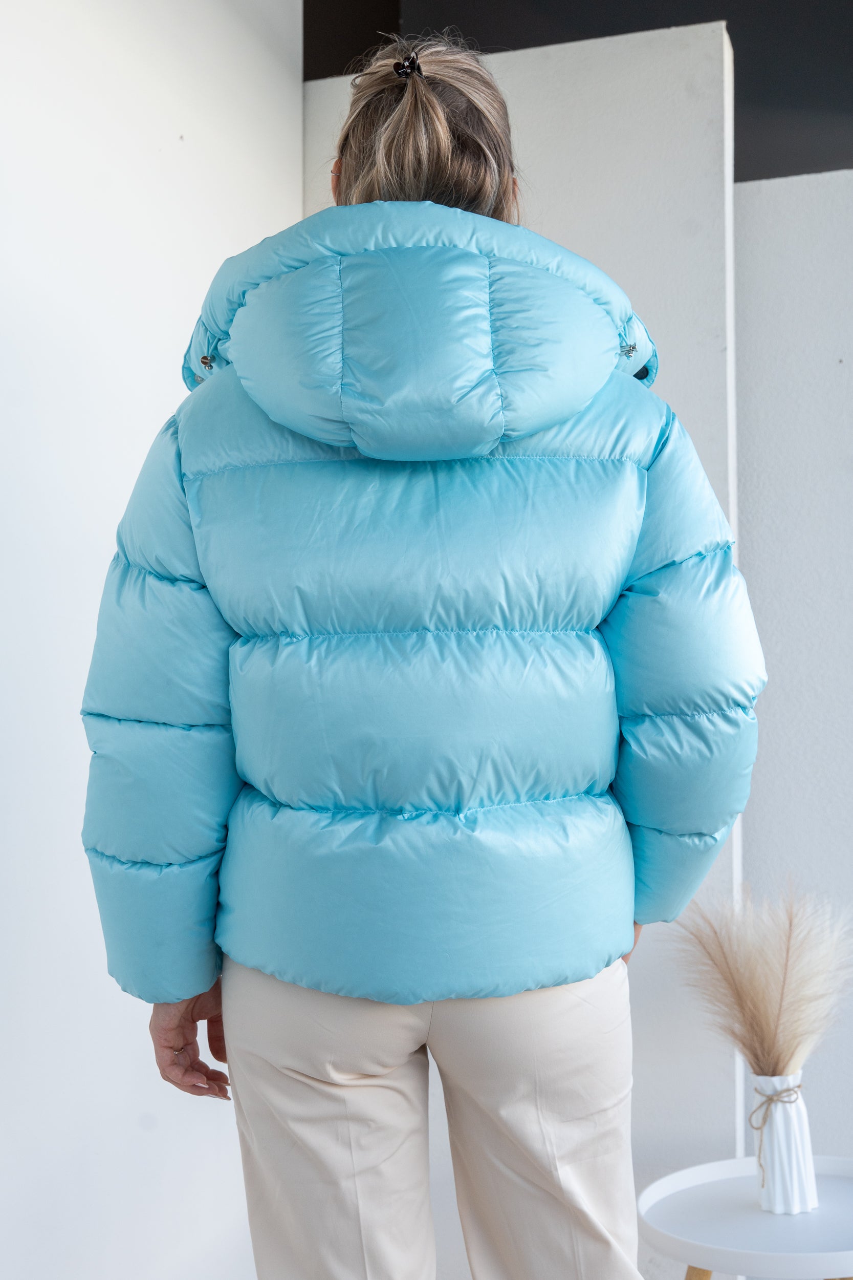 Short down jacket
