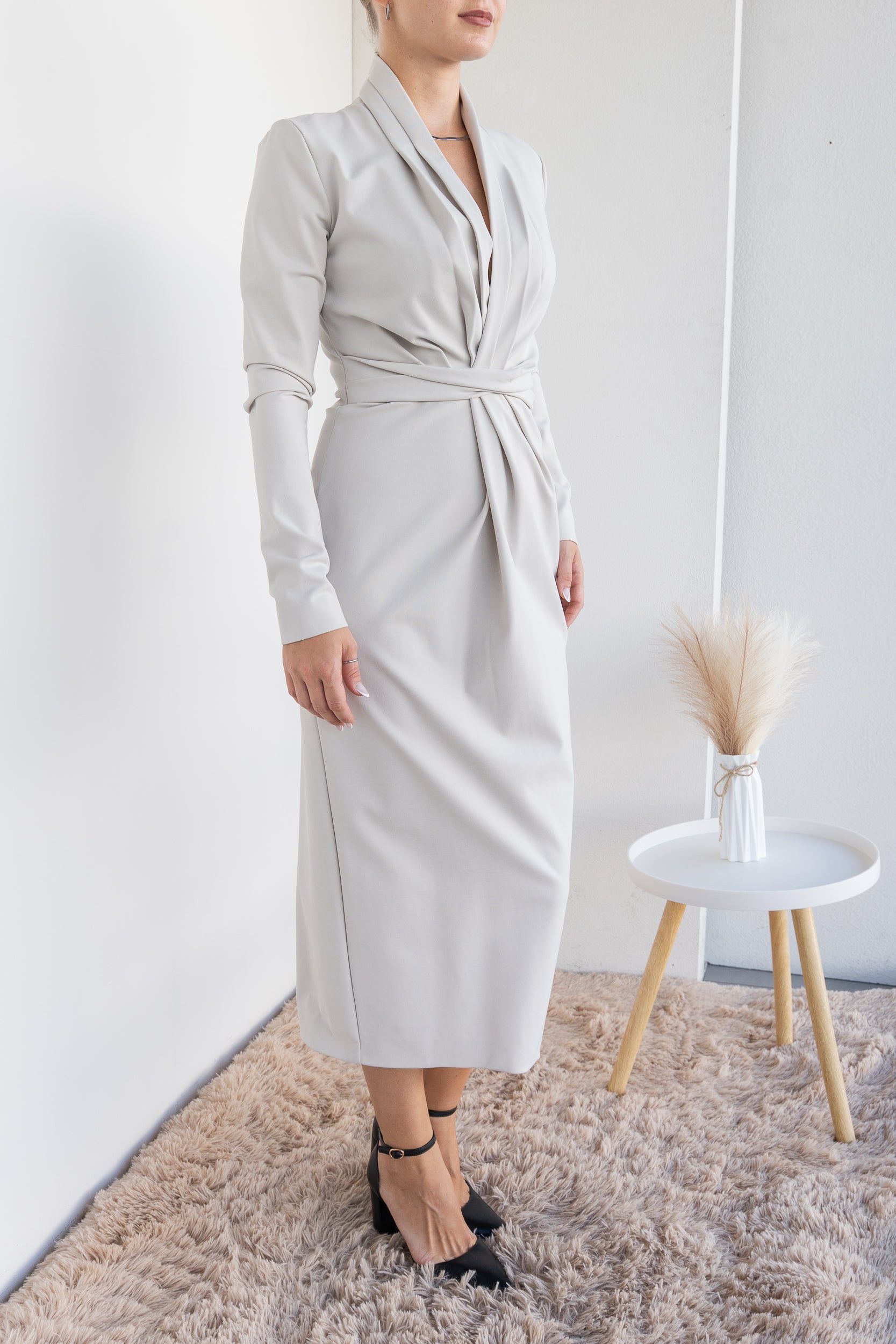 Longuette dress with drapes