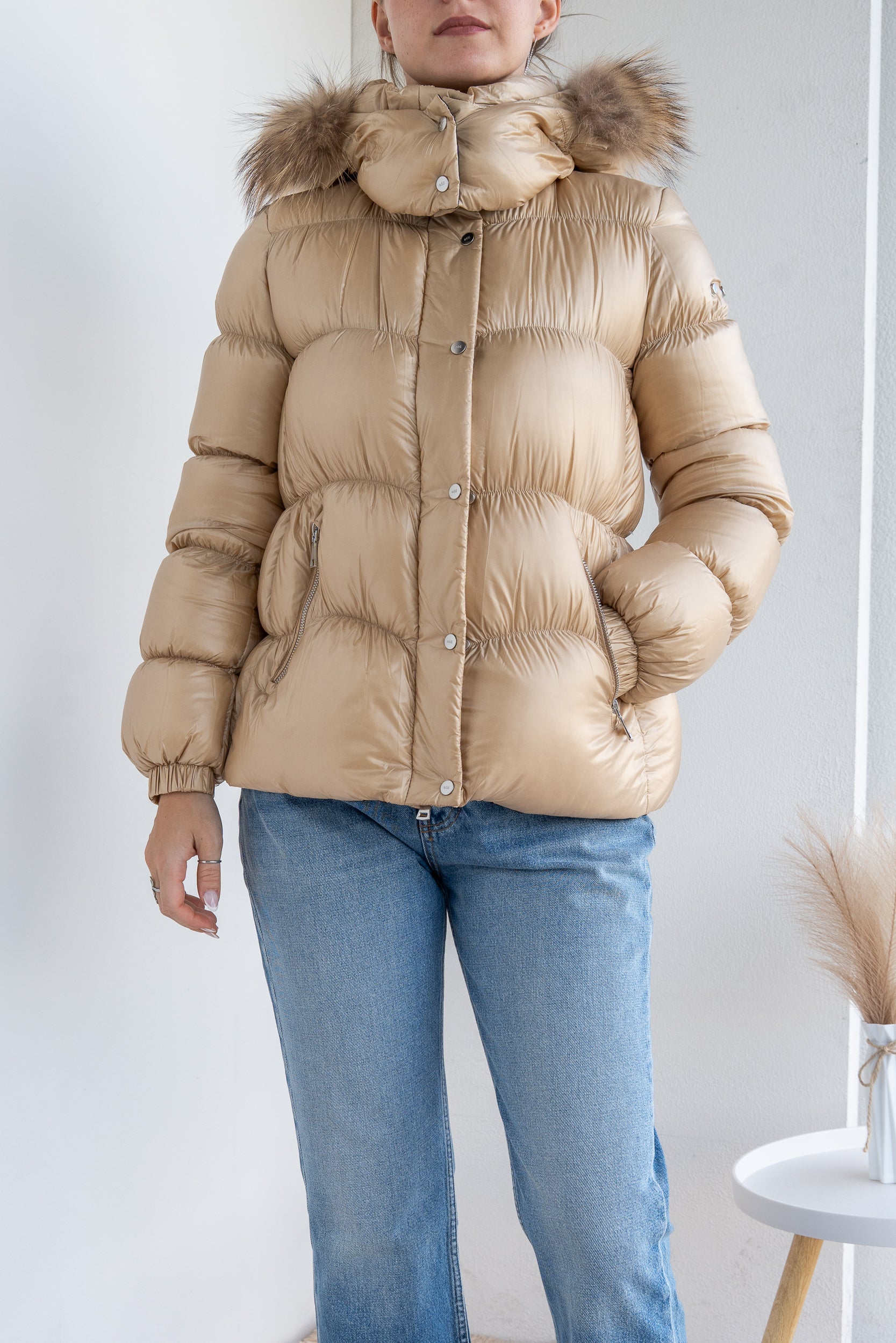 Short down jacket with fur