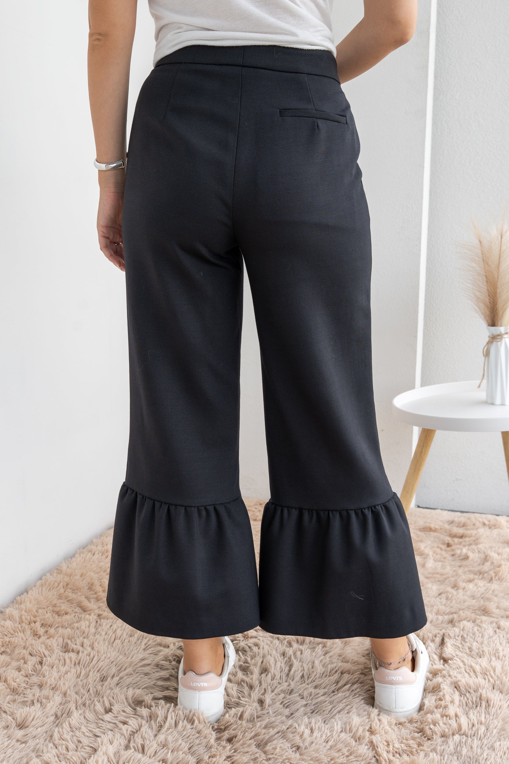 Pantalone con fondo a balza