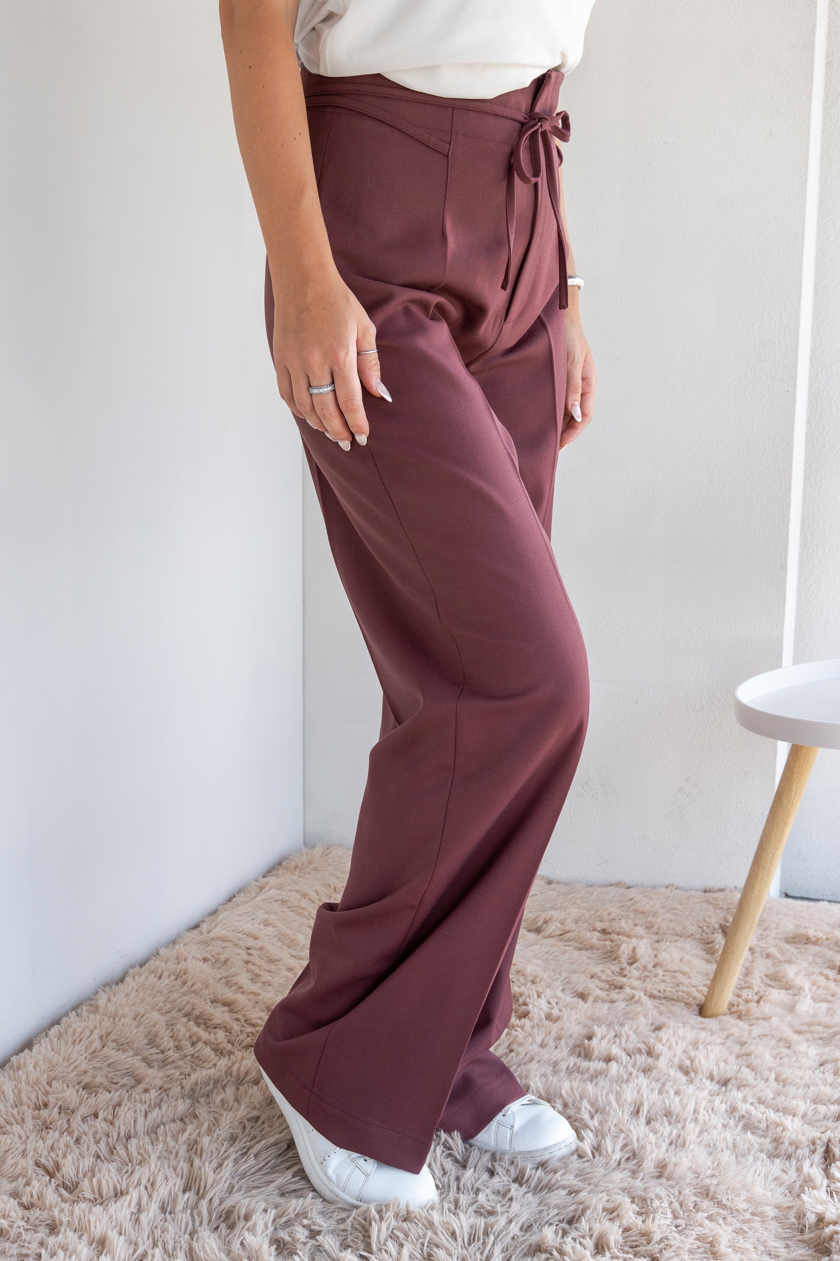 Pantalone vita alta con cintura