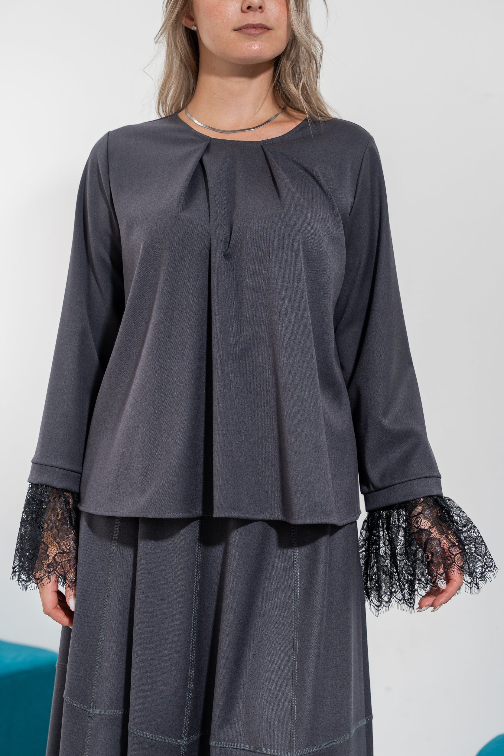 Maglia con pizzo sul polsino