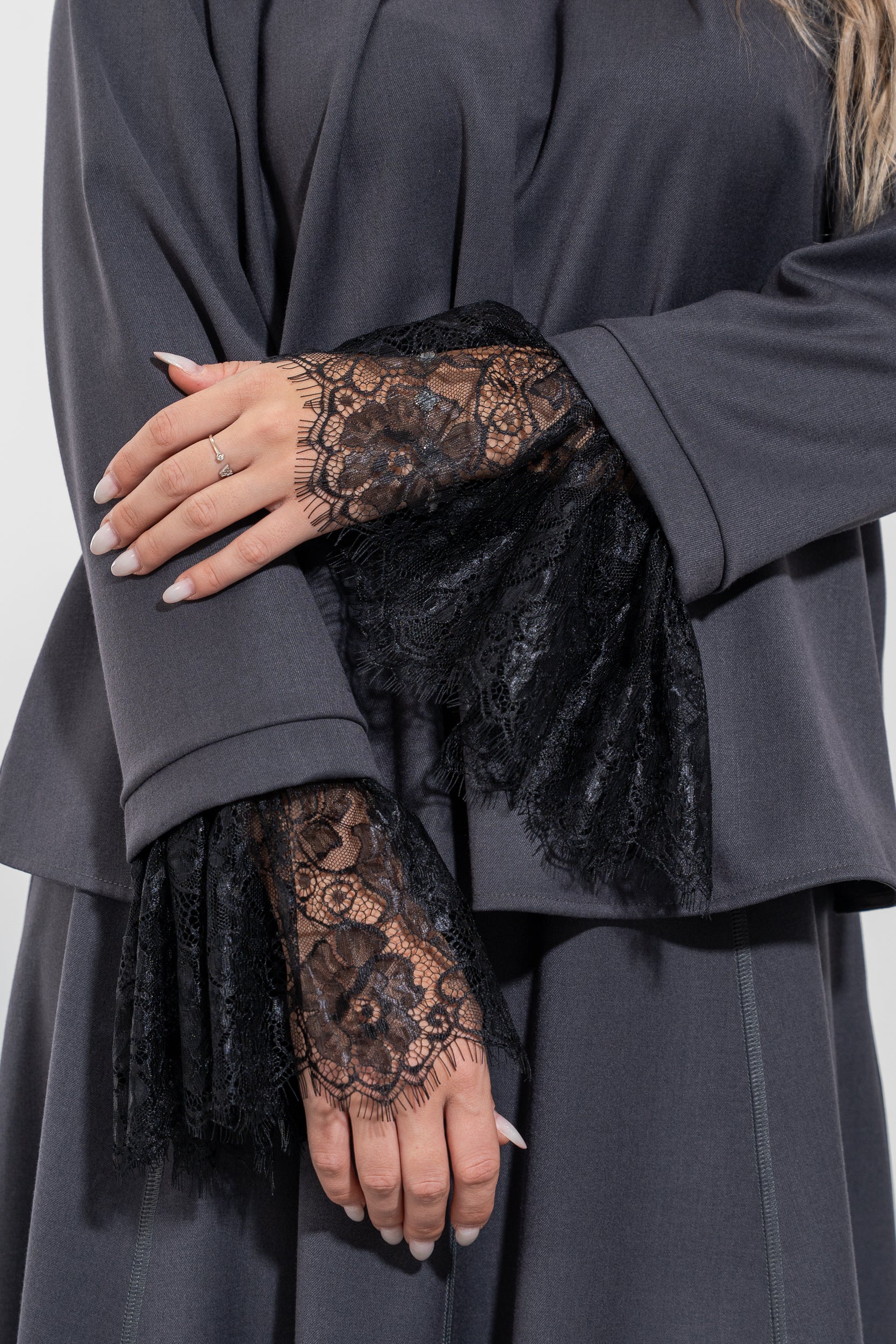 Maglia con pizzo sul polsino