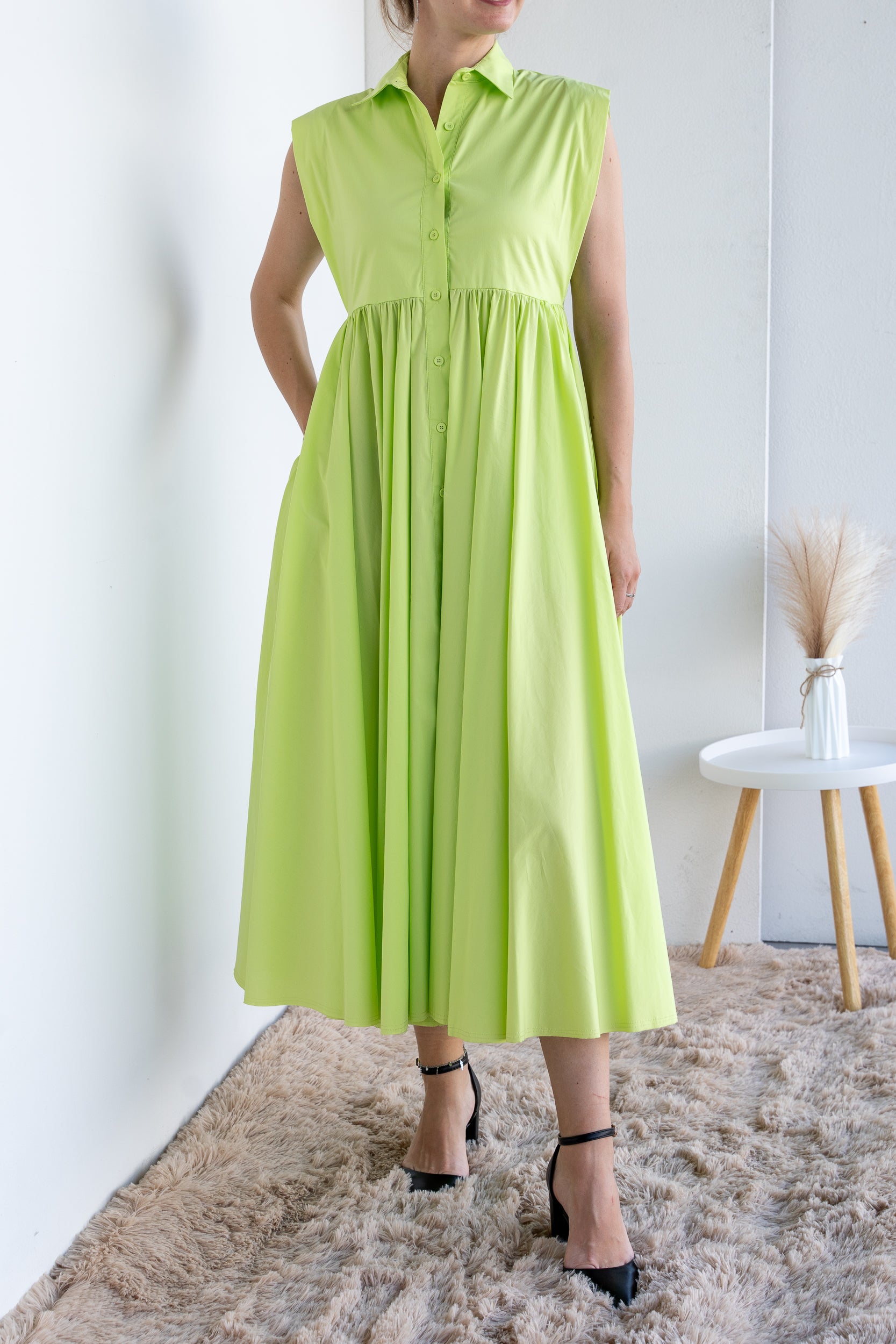 Long sleeveless dress