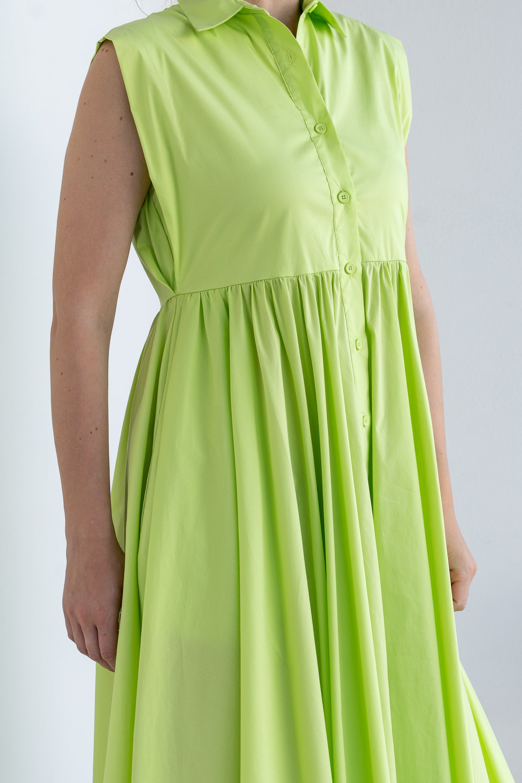 Long sleeveless dress