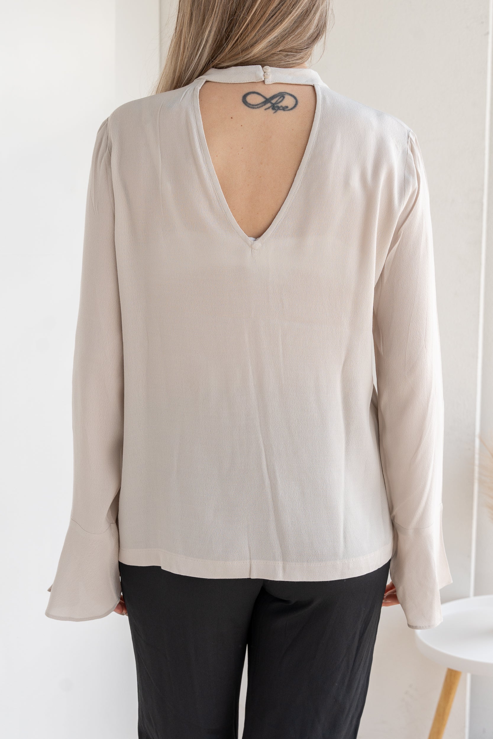 Blusa con polsino ampio