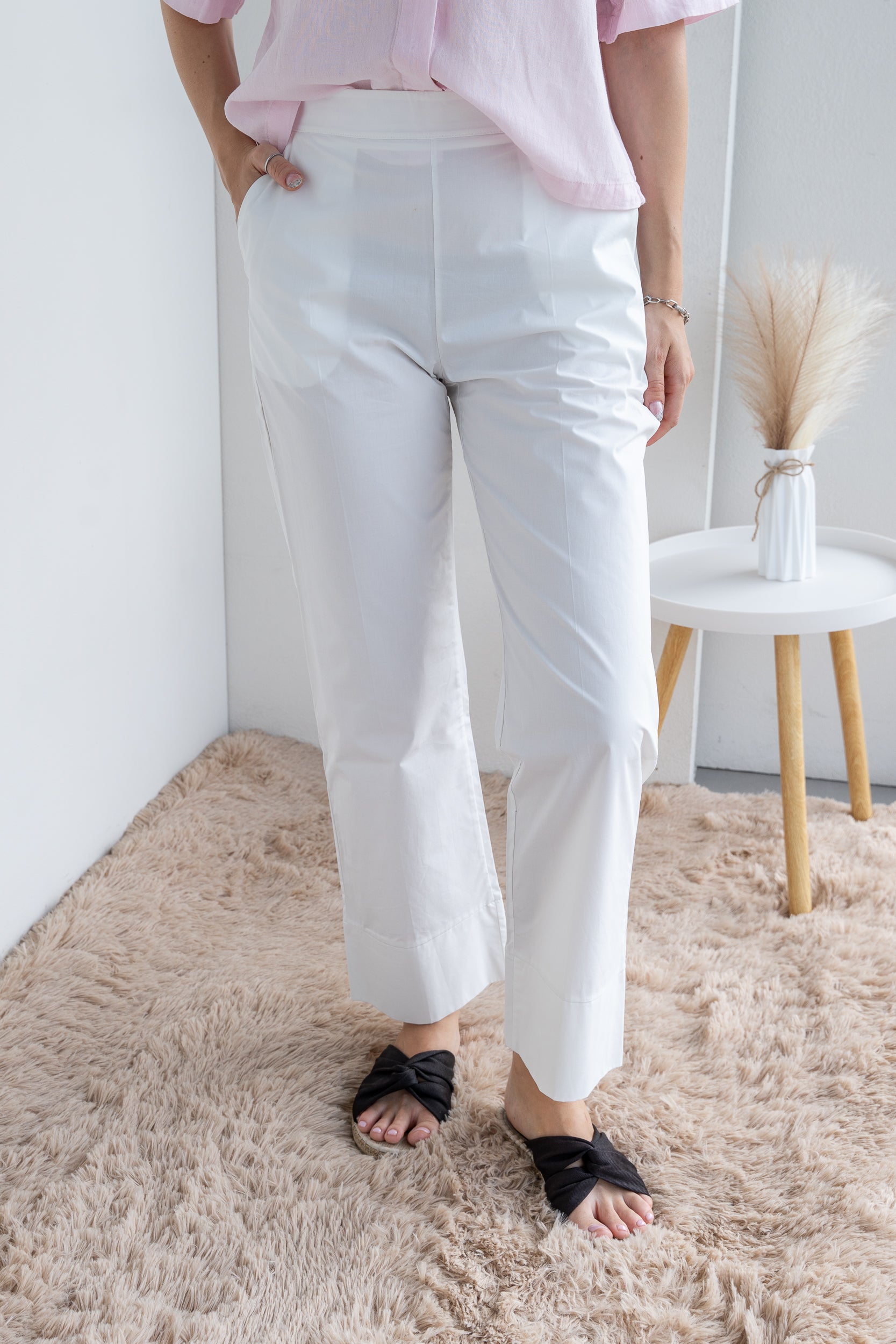 Trousers with side zip