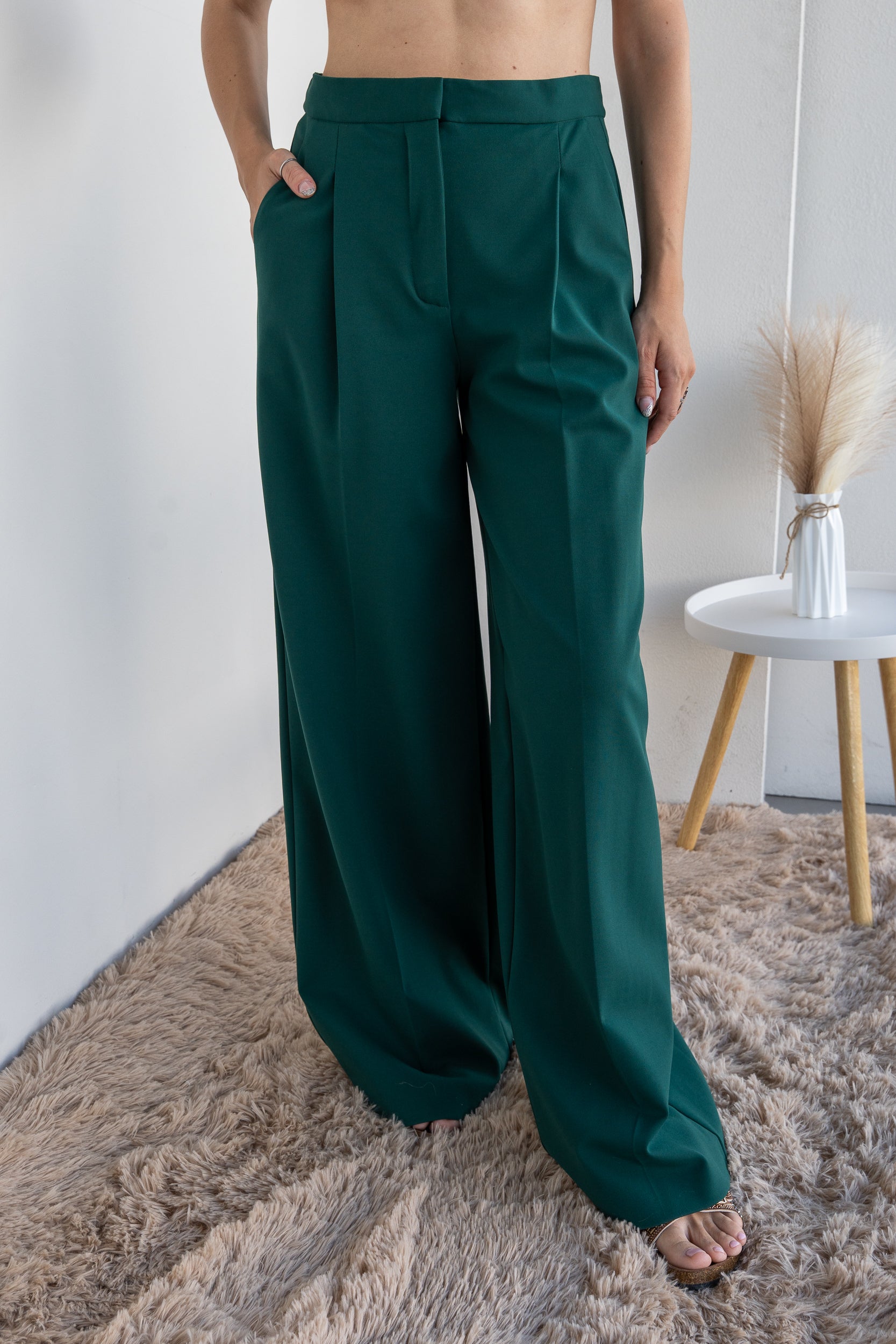 Trousers with pleats