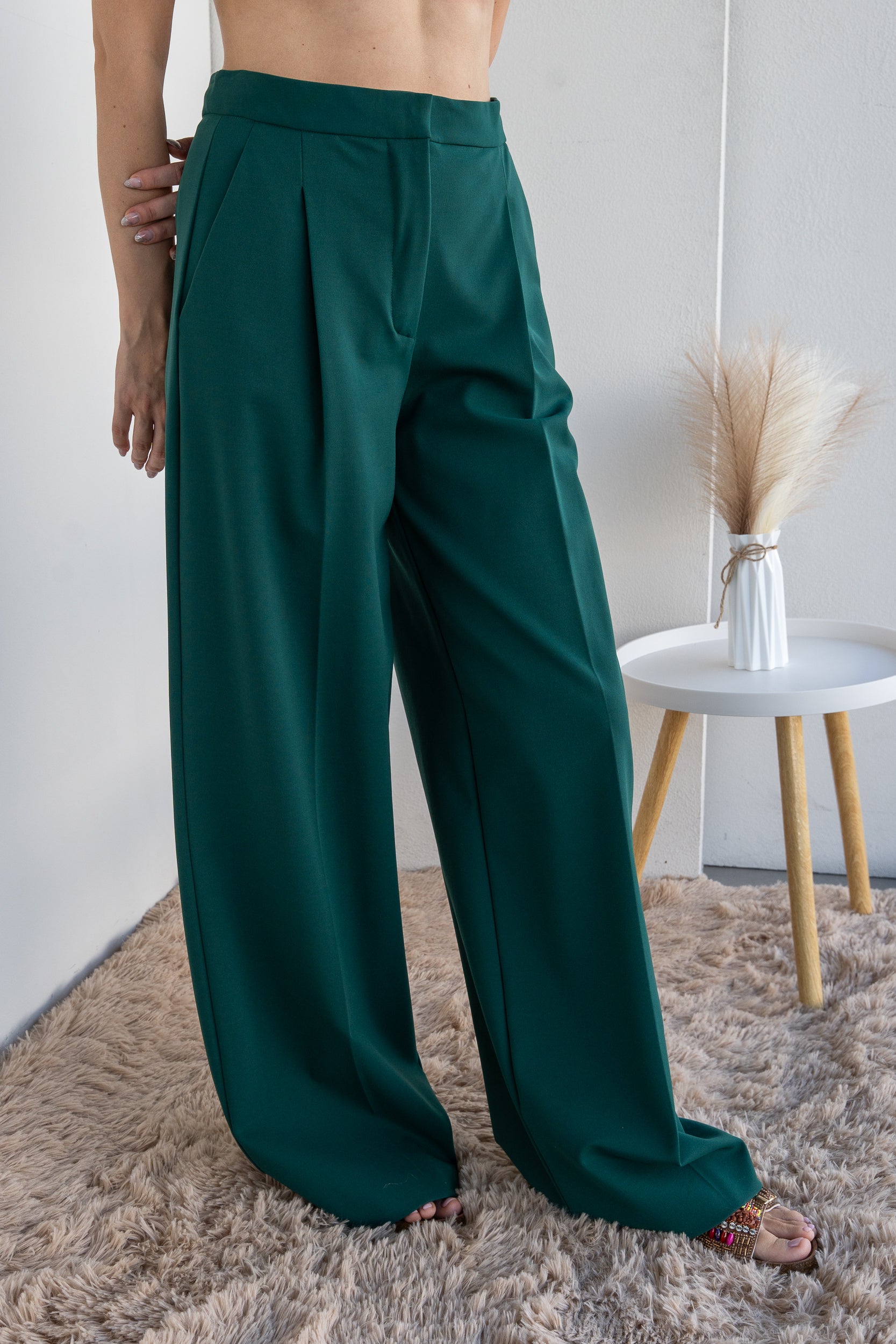 Trousers with pleats
