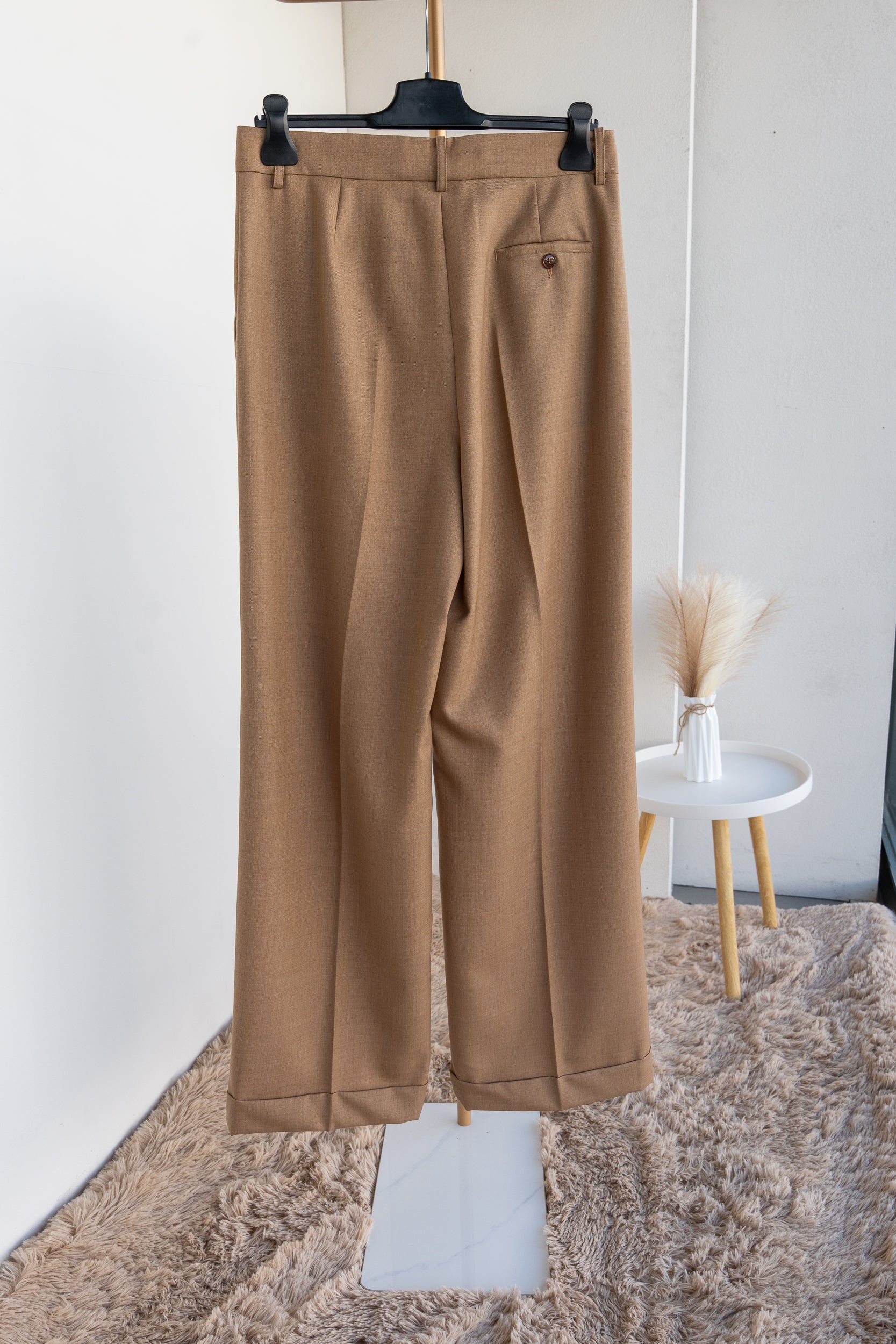 Pantalone ampio con risvolto