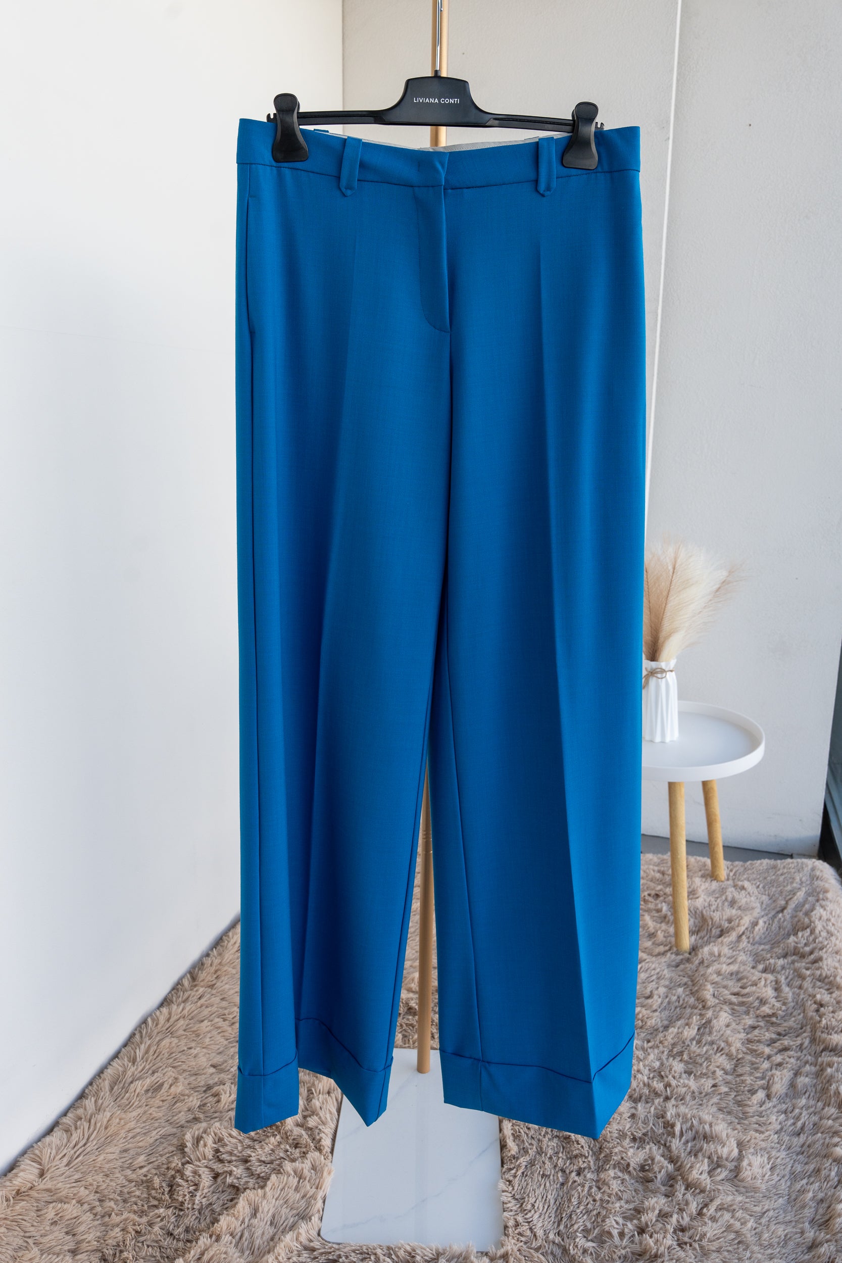 Pantalone ampio con risvolto