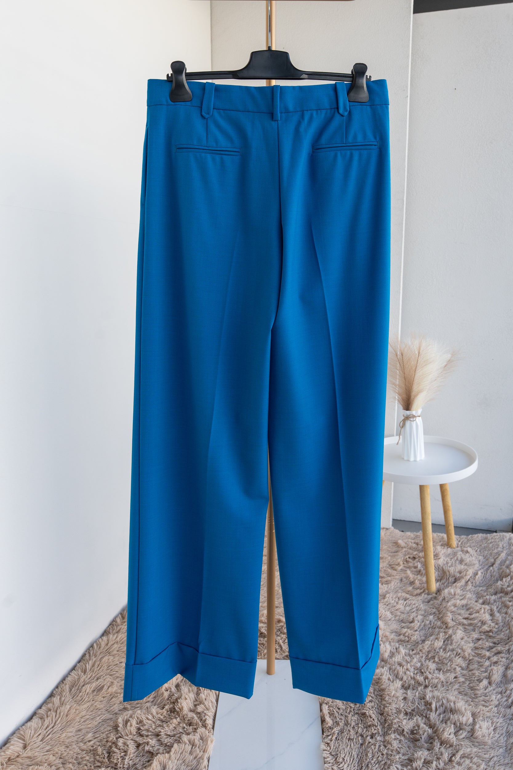 Pantalone ampio con risvolto