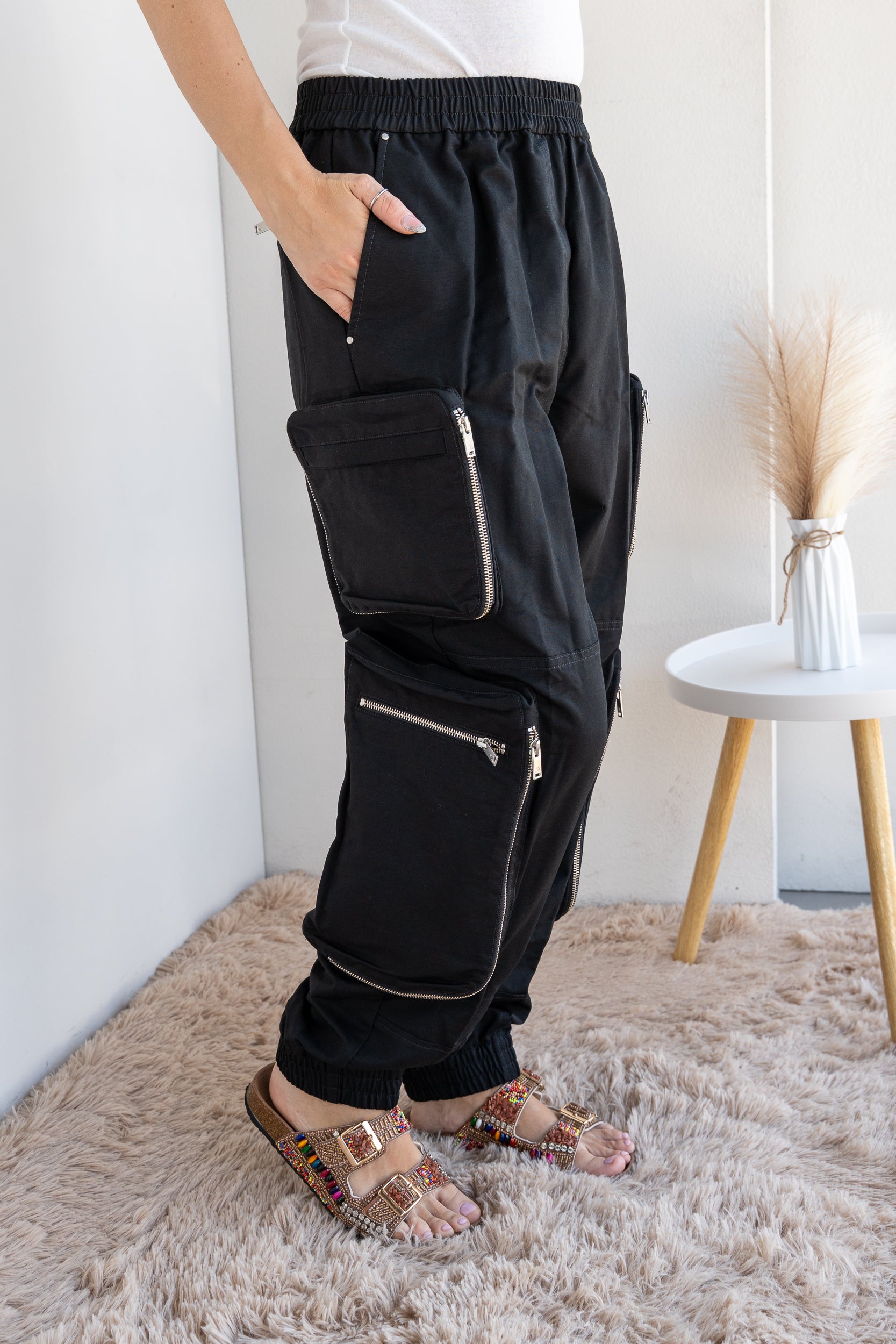 Pantalone con tasconi