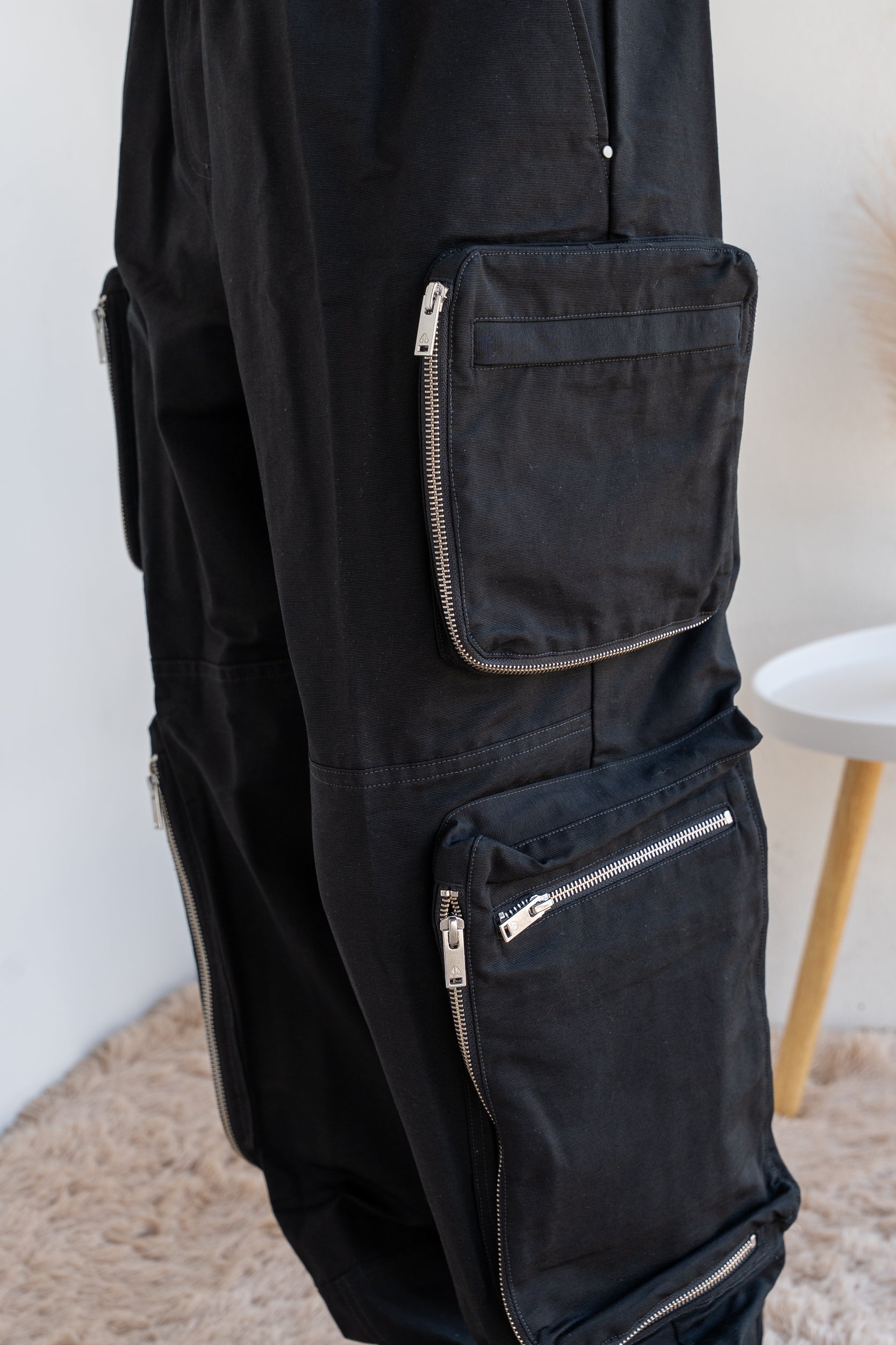 Pantalone con tasconi