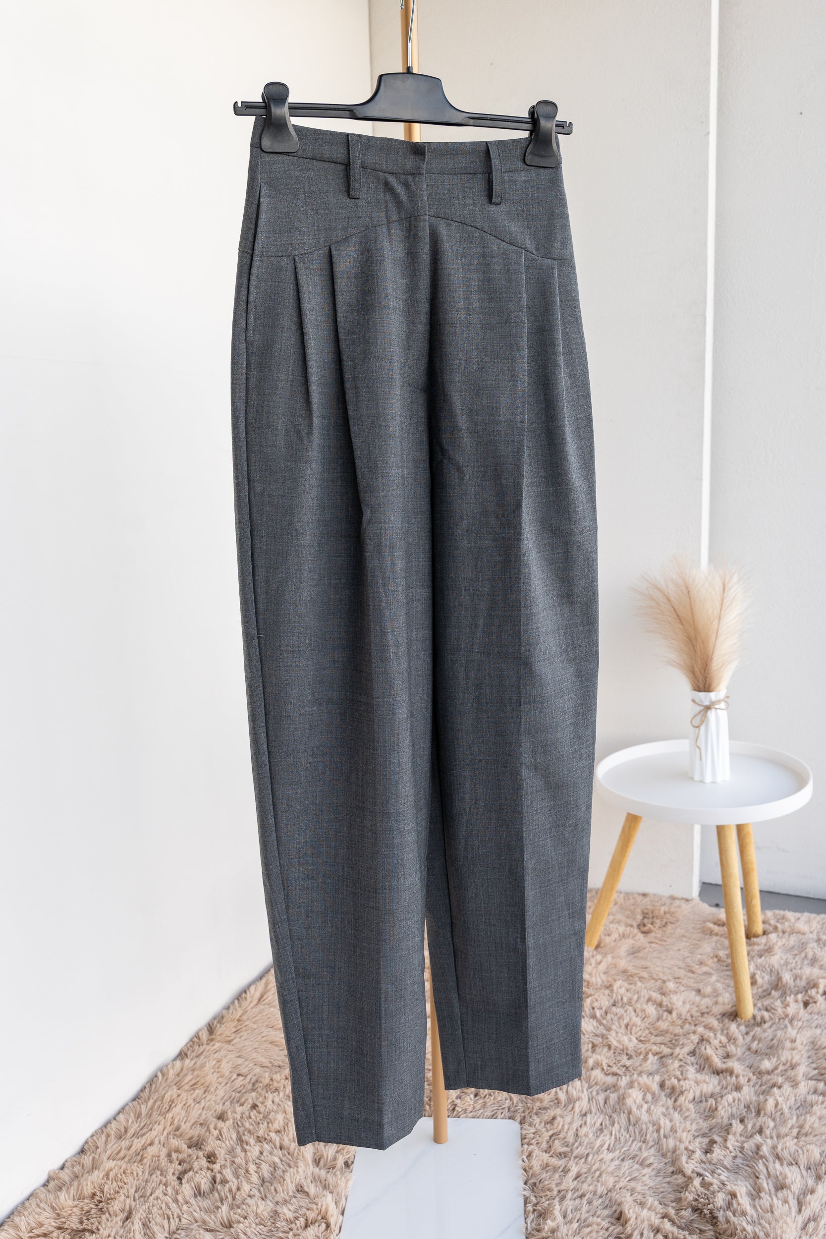 Trousers with pleats