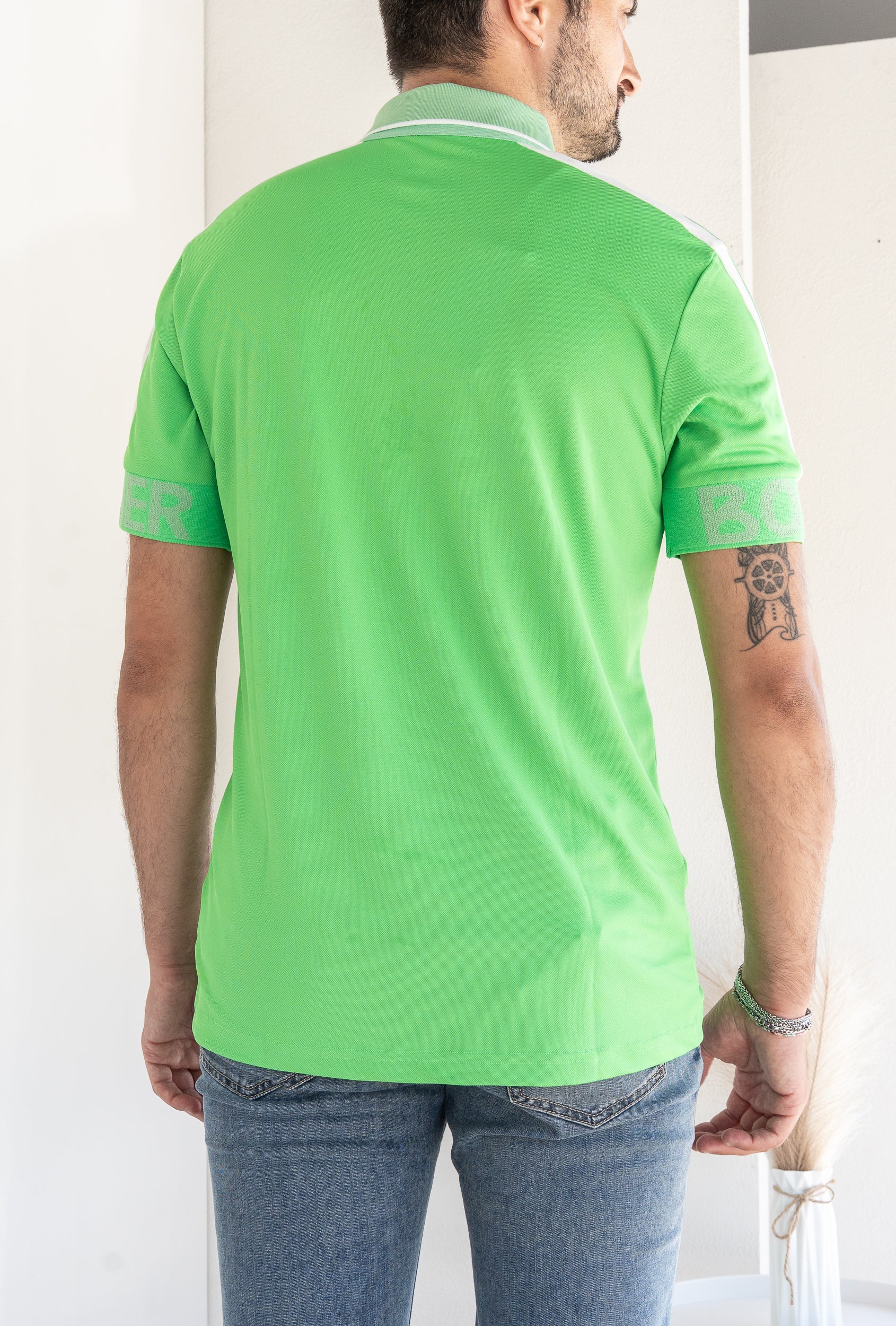 Short-sleeved polo shirt