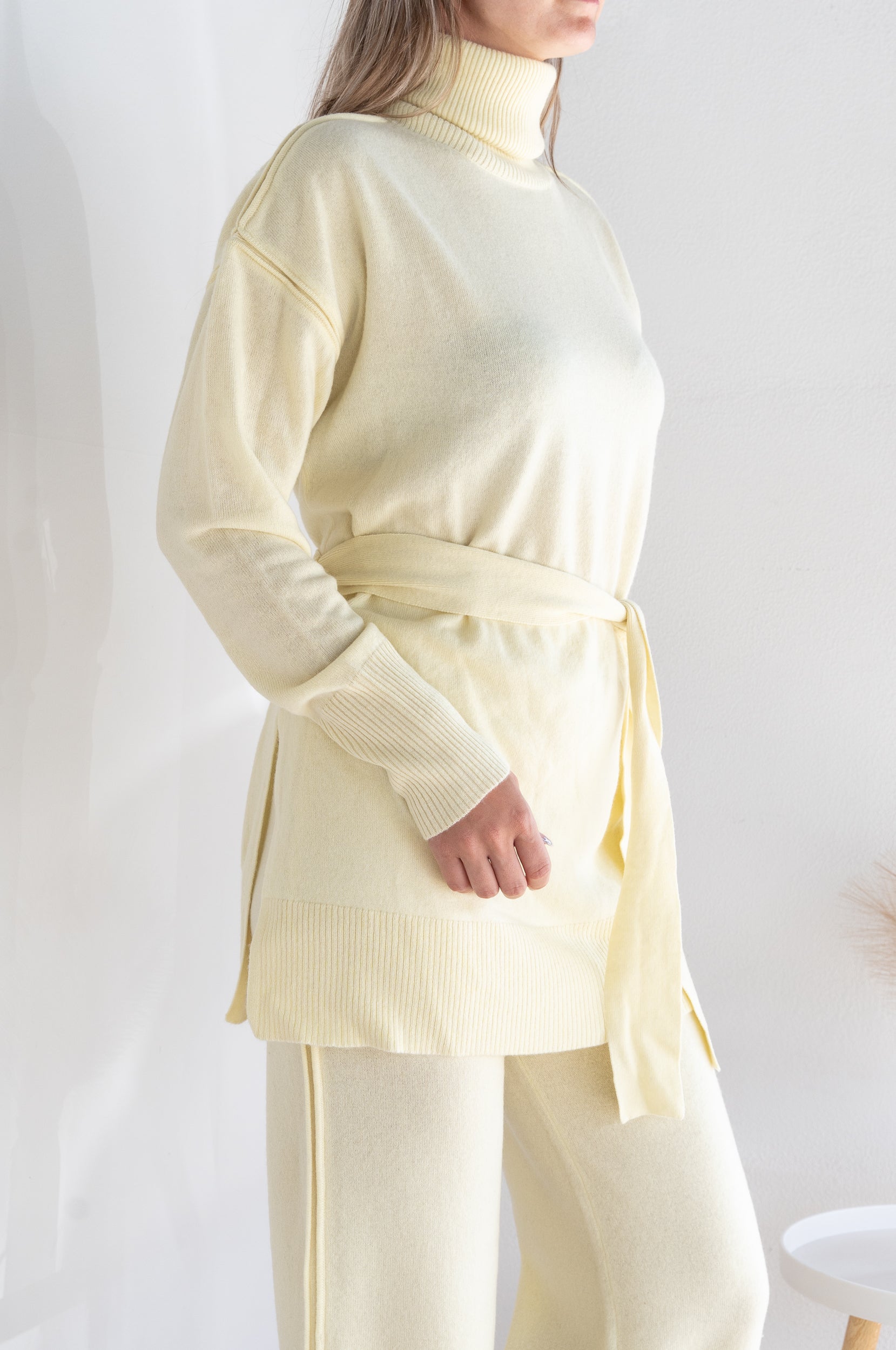 Sweater with belt