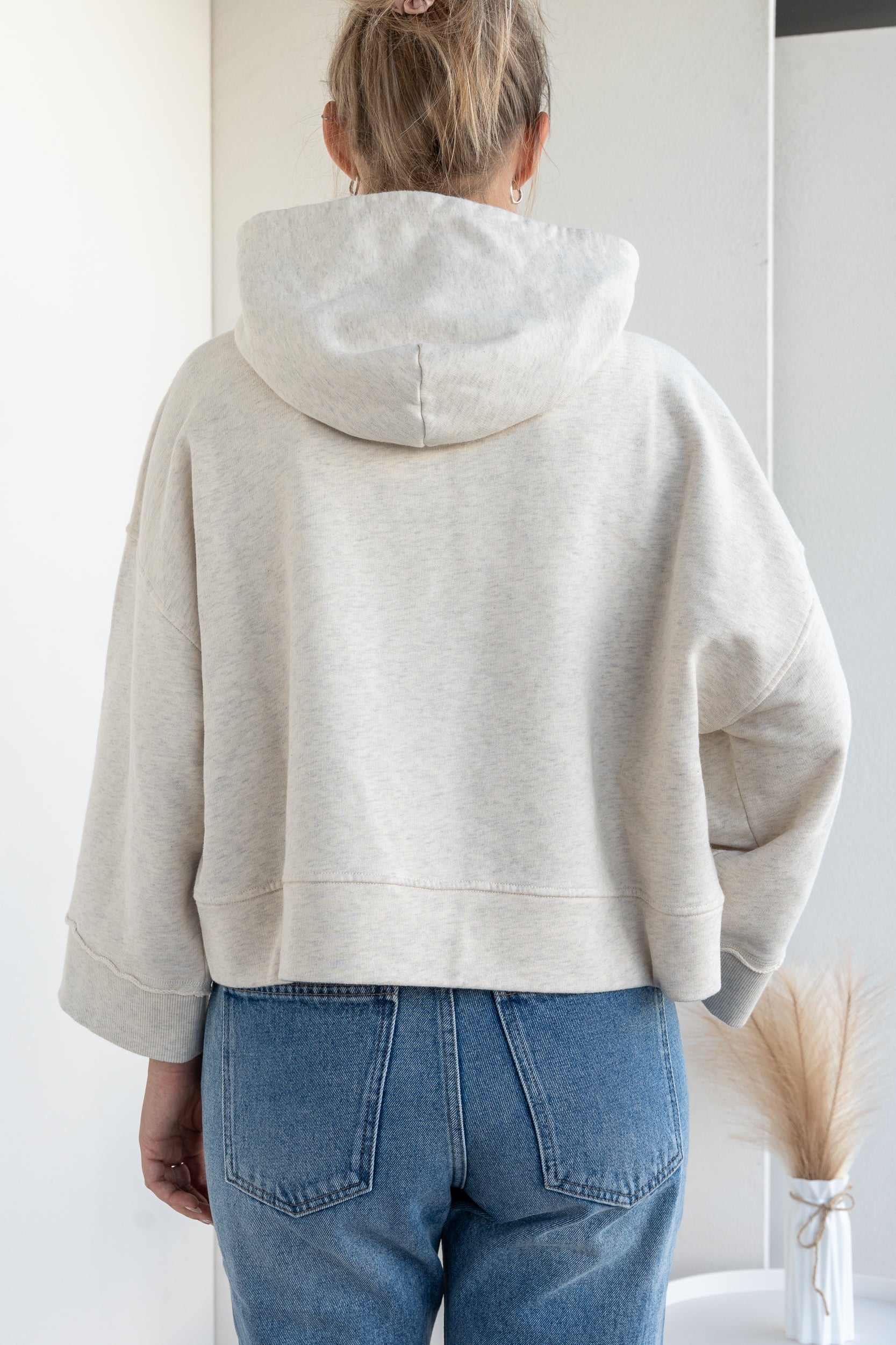 Wide-sleeved sweatshirt