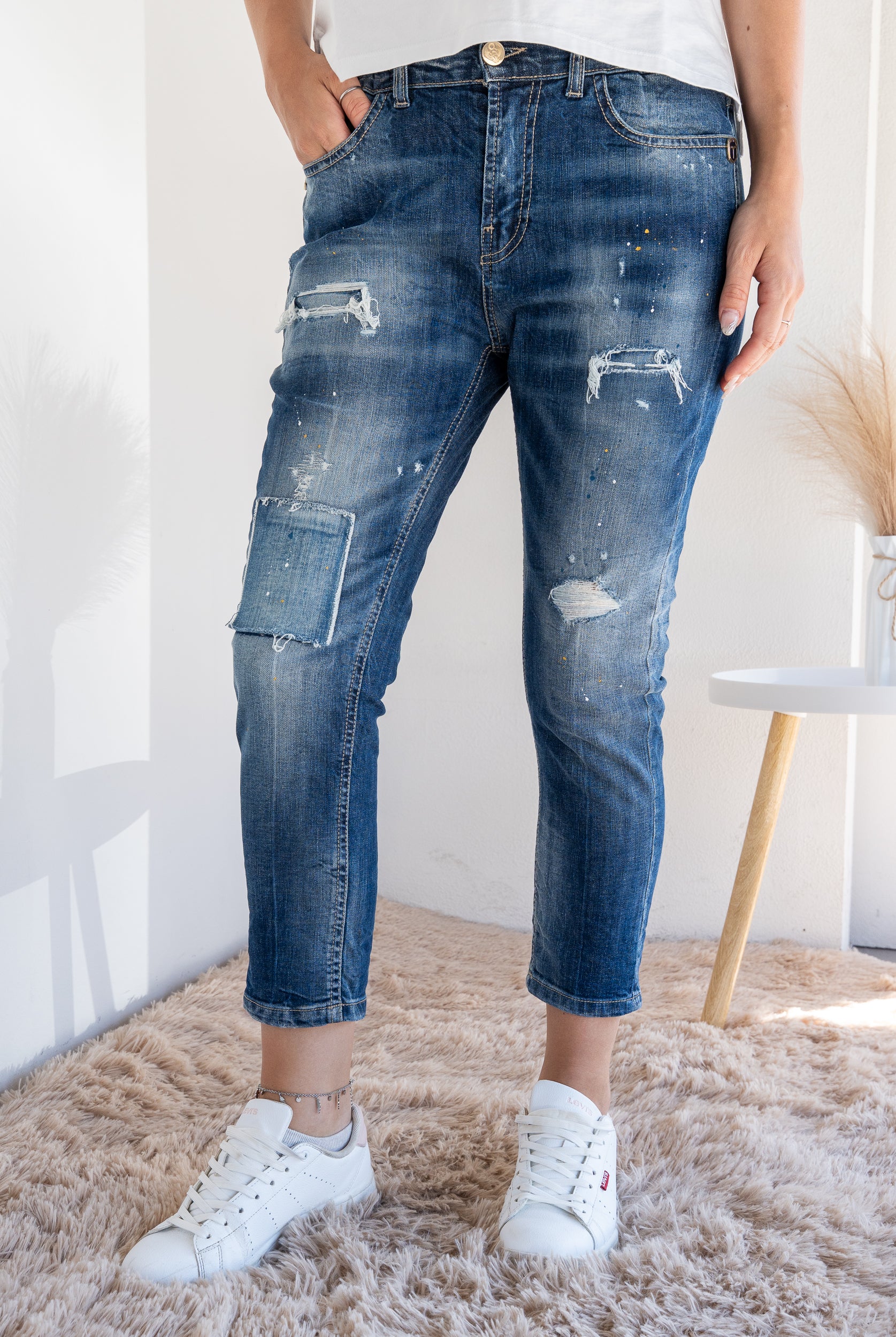Jeans con fondo stretto